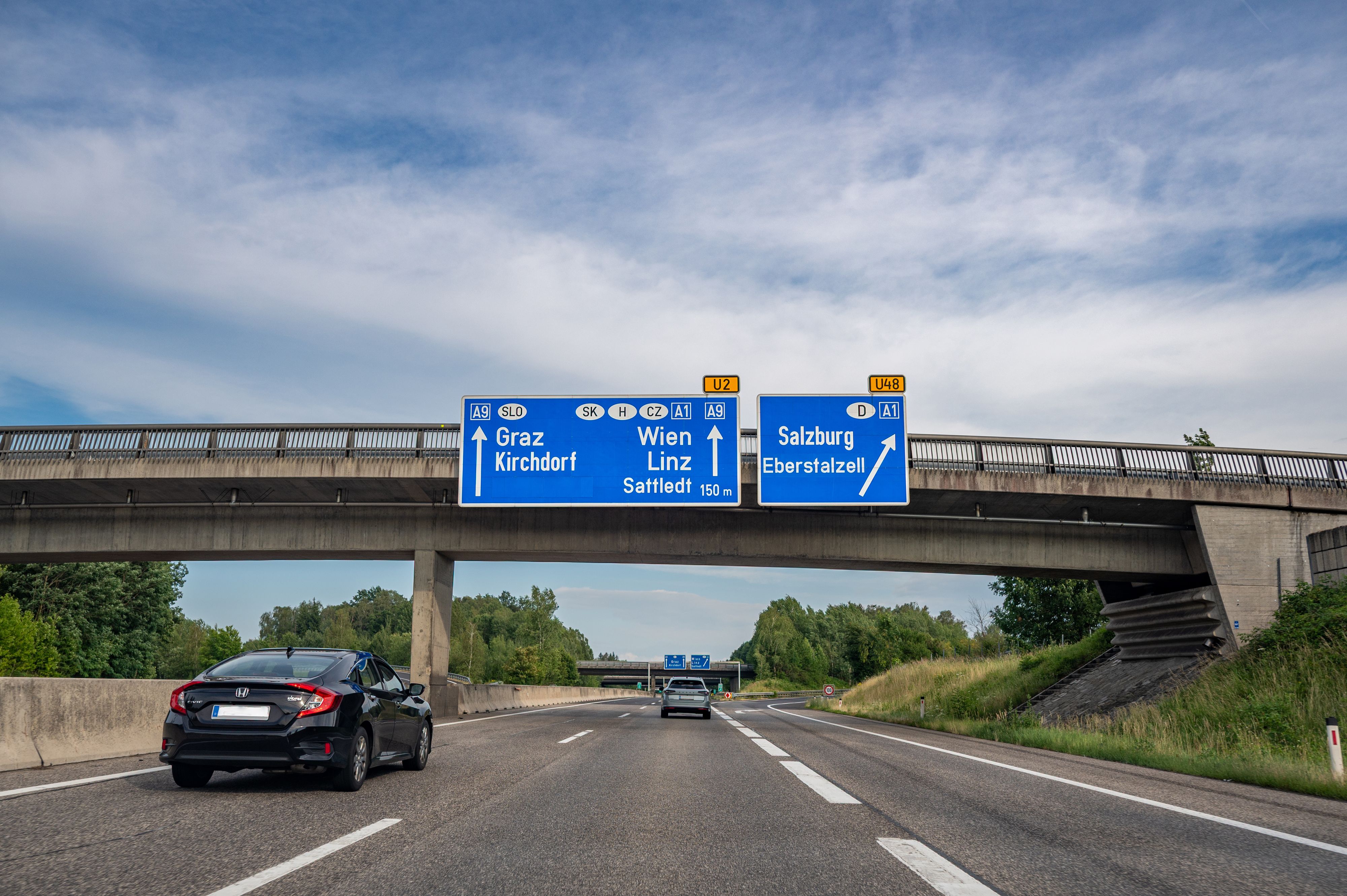 Der Mann soll auf der A9 mehrere Menschen gefährdet haben. (Symbolbild)