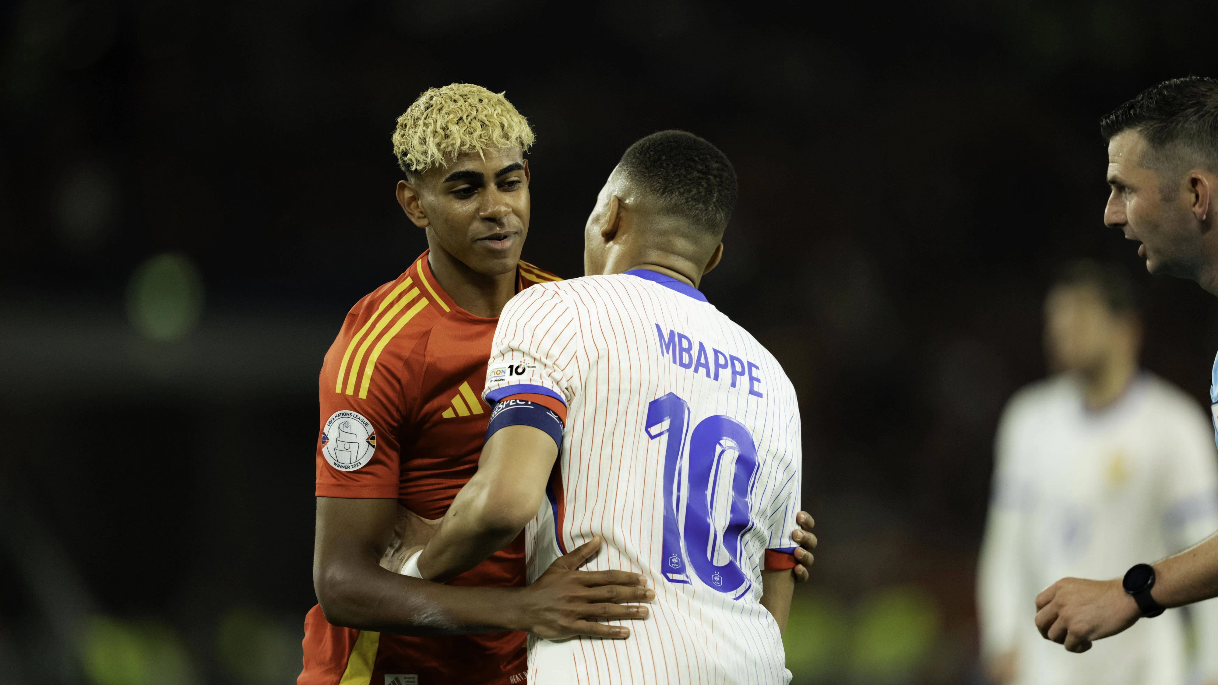 Lamine Yamal of Spain and Kylian MbappÃ of France embrace after the UEFA Nations League semi-final match at MHPArena in Stuttgart, Germany. Copyright: xTAISEIxIWAMOTOx