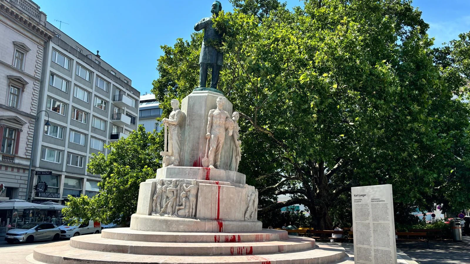 Heute.at - Schon wieder! Lueger-Denkmal mit roter Farbe beschmiert