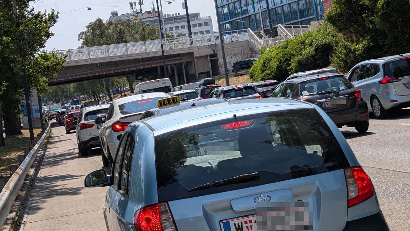 Heute.at - 45 Minuten! Lenker standen bis zur Nordbrücke im Stau