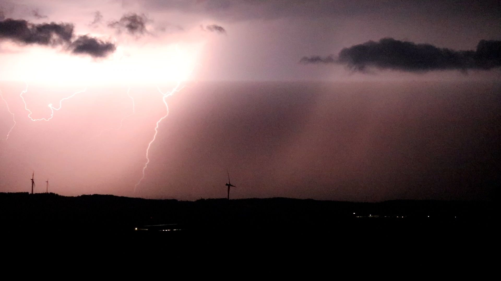 Heute.at - Kräftige Hagel-Gewitter sorgen für totales Chaos