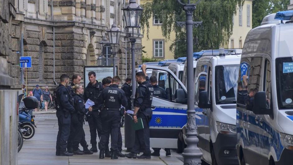 Die Polizei führte eine riesige Razzia durch.