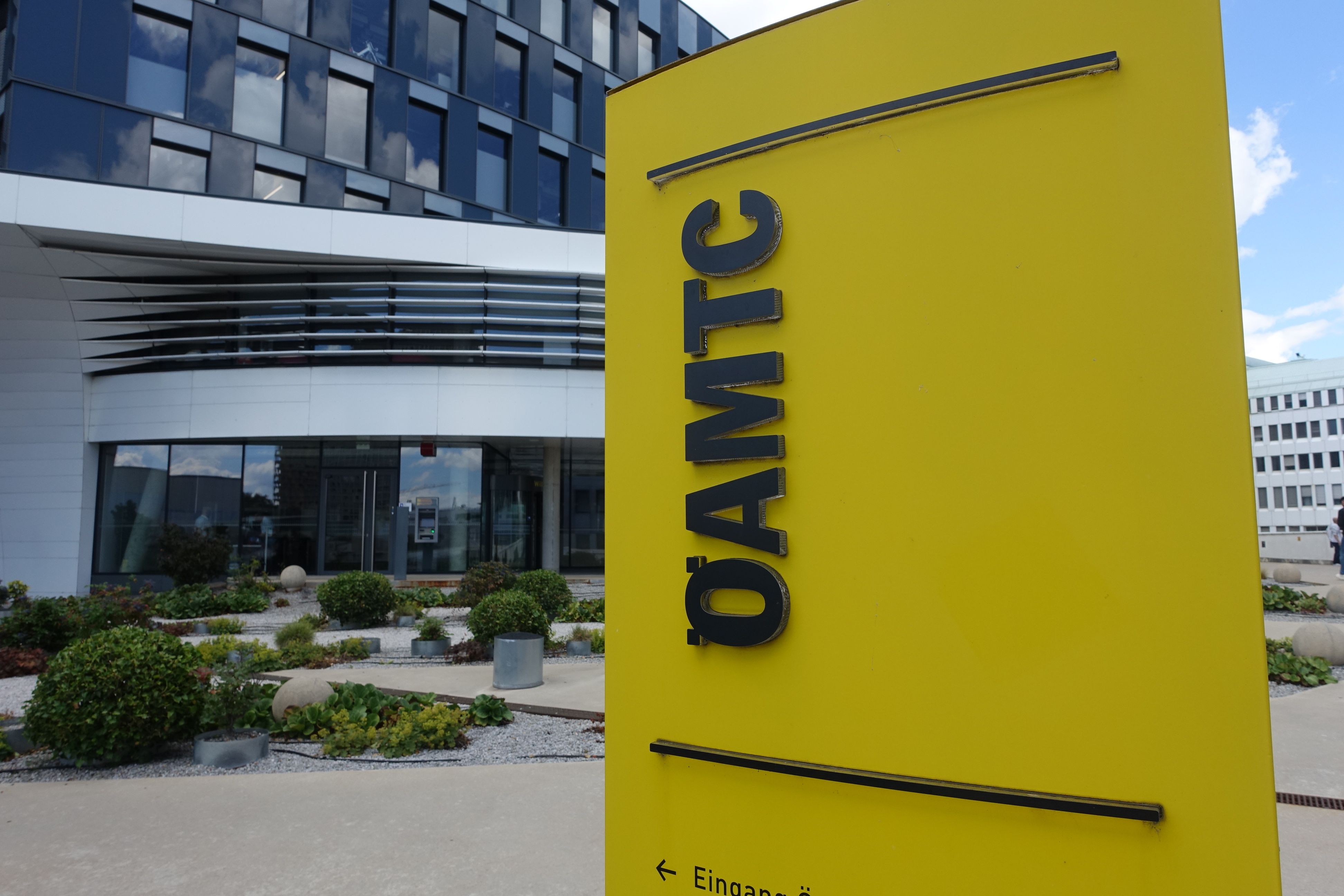 Der ÖAMTC erhebt regelmäßig die Gurtanlegequote in Pkw in den österreichischen Landeshauptstädten.