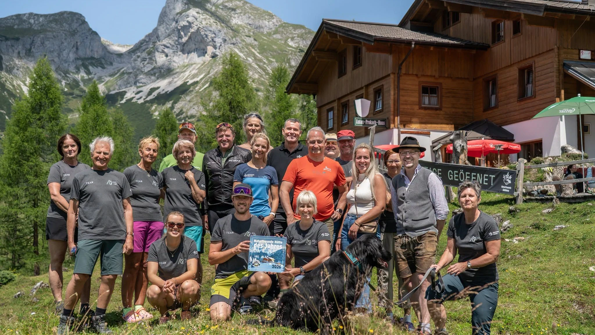 Am Samstag durfte Naturfreunde Vorsitzender Andreas Schieder die Auszeichnung "Naturfreunde-Hütte des Jahres" persönlich an das Team des Anton-Proksch-Hauses überreichen.