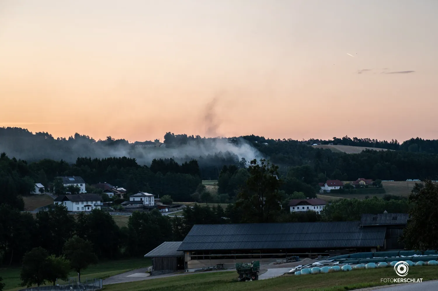 Heute.at - Riesige Rauchsäule! Großeinsatz in Oberösterreich