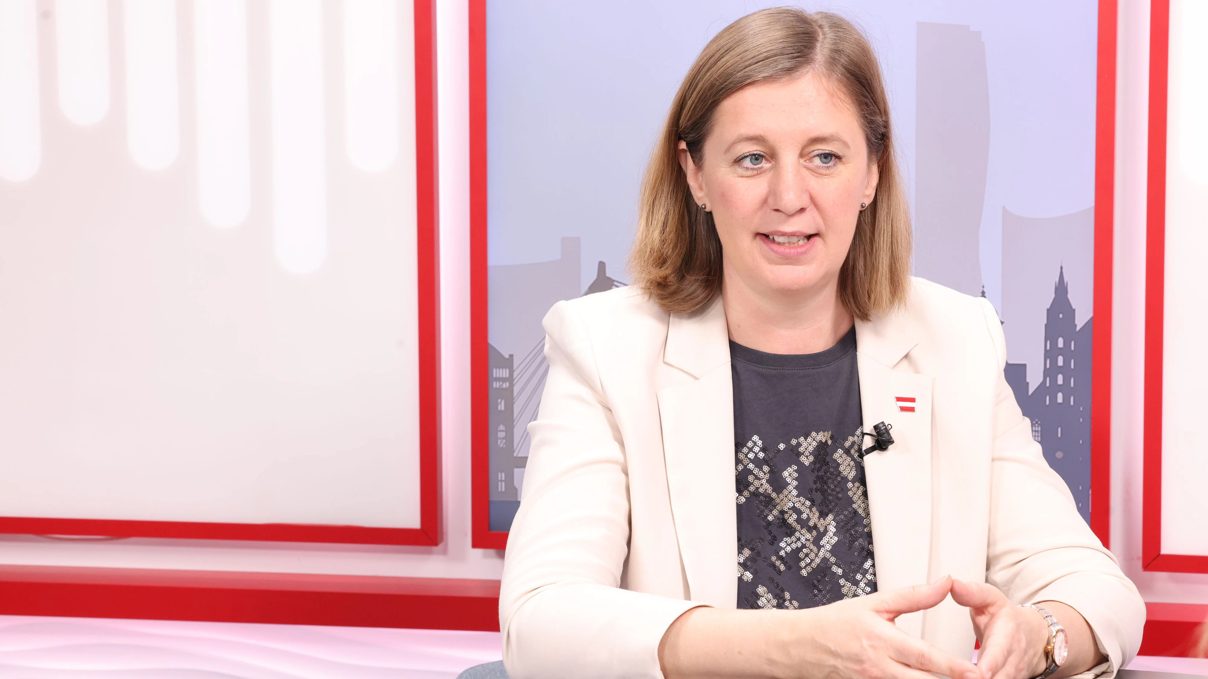 ÖVP-Politikerin Barbara Eibinger-Miedl hat keine Freude mit der neuen Paketabgabe: "Ein Kompromiss in der Regierung."