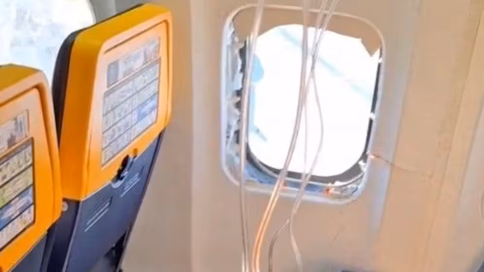 Der Passagier wurde fast aus dem Flugzeug geschleudert.