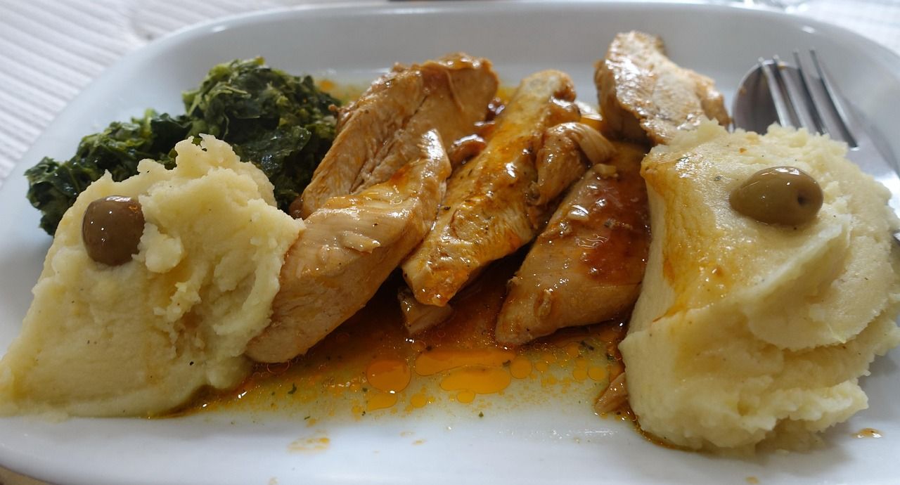 Cremiges Kartoffelpüree mit Hähnchen