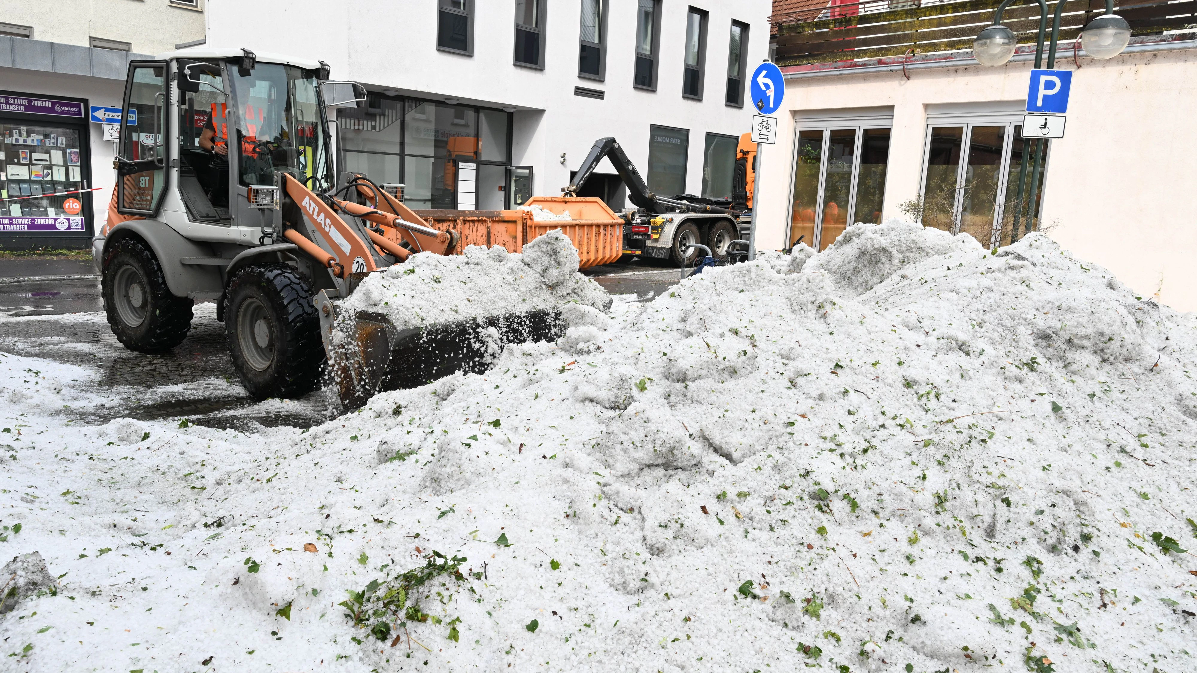 Heute.at - 50 cm Schnee im Sommer – Stadt plötzlich komplett weiß