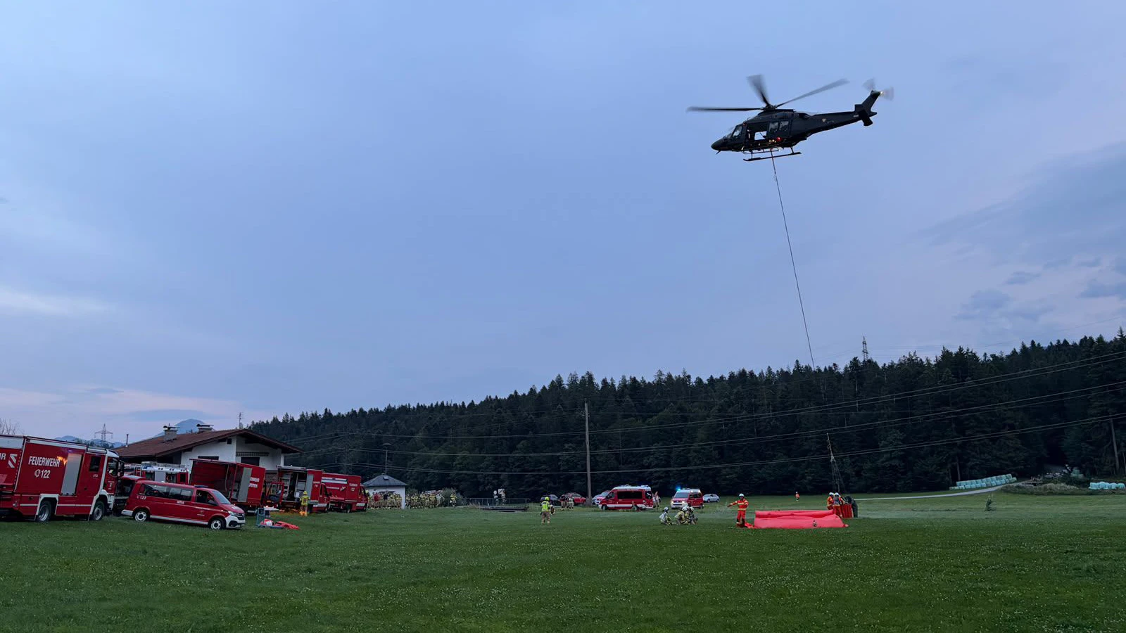 Heute.at - Gleich drei Waldbrände sorgen für Großeinsätze in Tirol