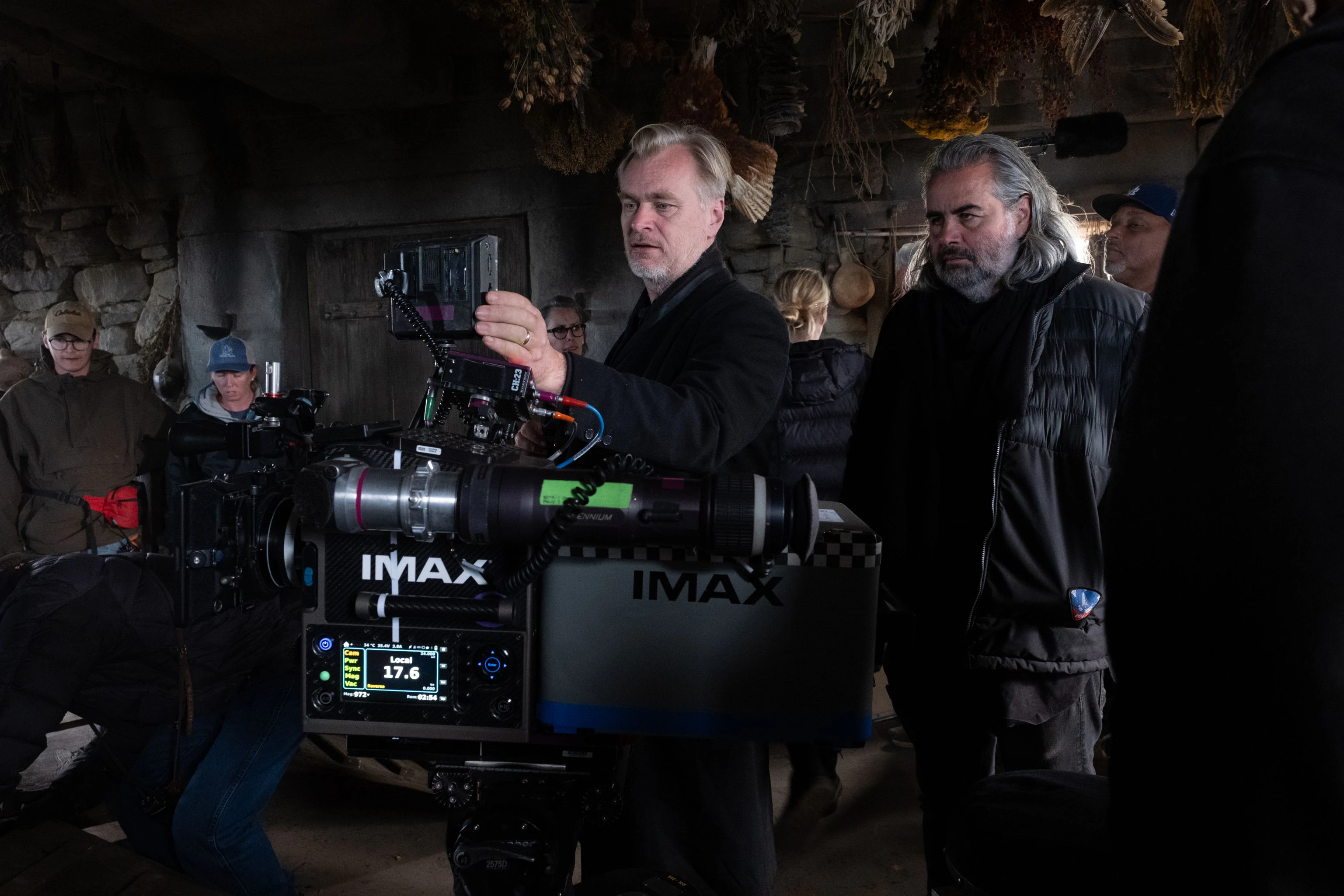 Erfolgsregisseur Christopher Nolan (Mitte links) drehte "Die Odyssee" erstmals ausschließlich im opulenten IMAX-Bildformat