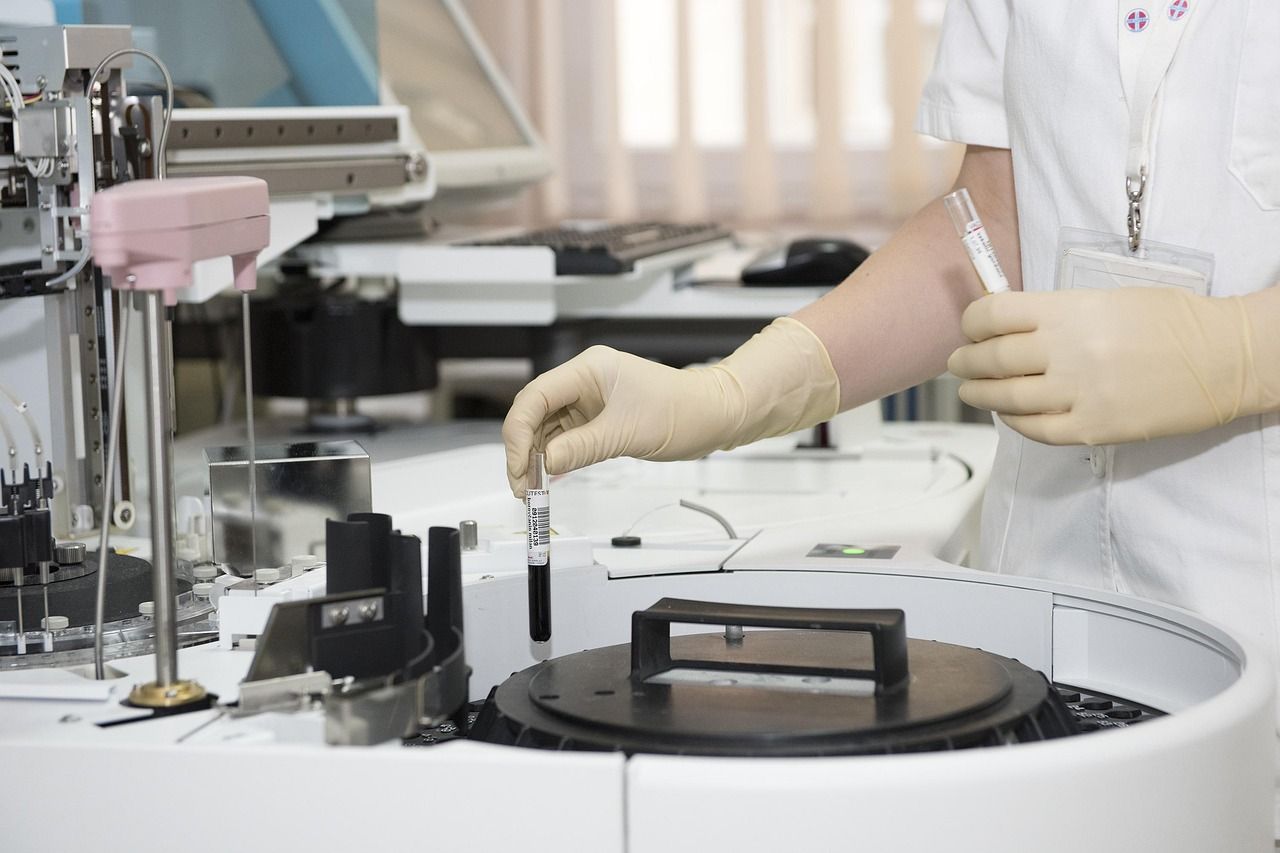 Labortests bei Virusausbruch