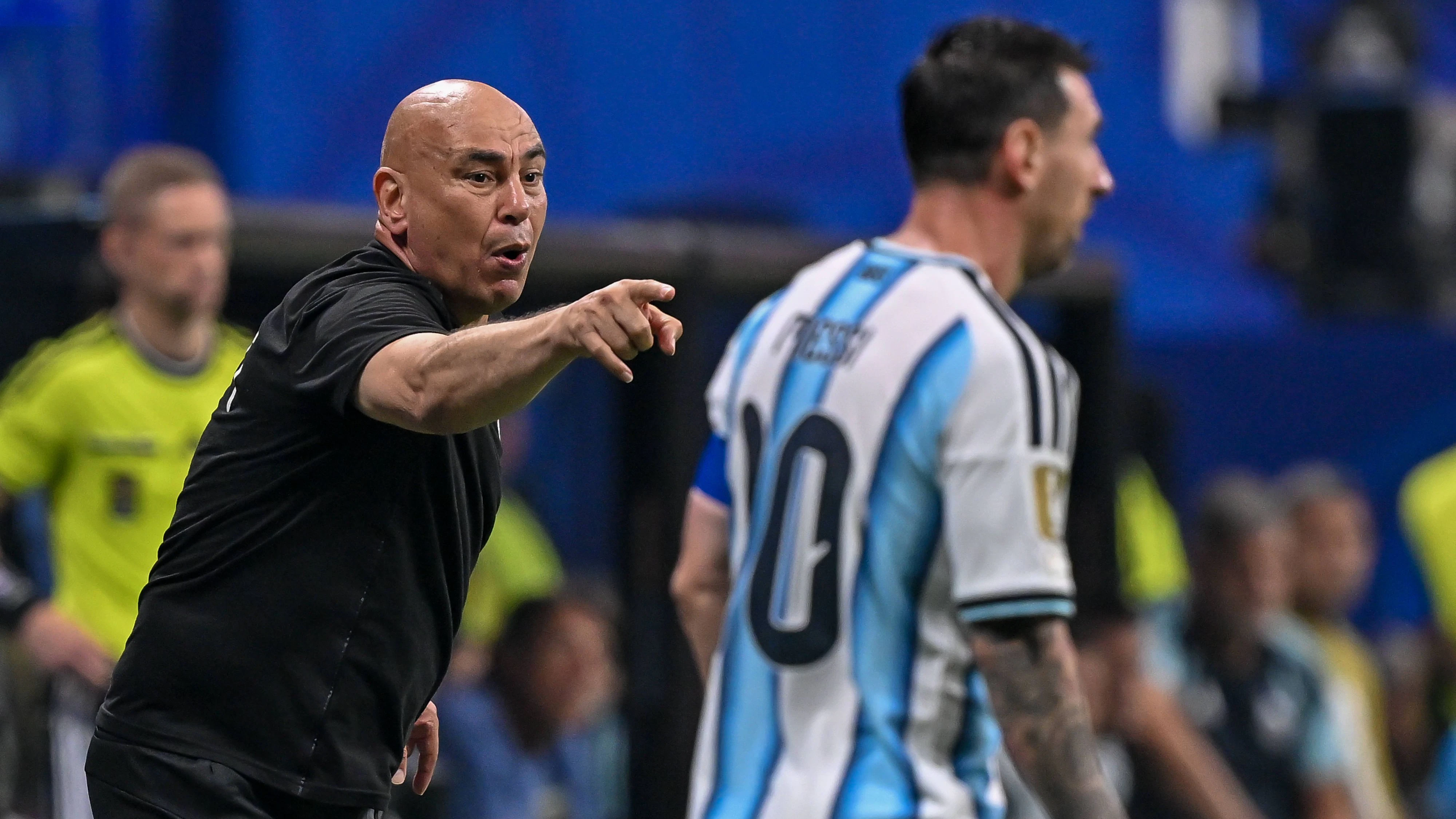 Der ägyptische Teamchef Hossam Hassan sprach über seine Konfrontation mit Superstar Lionel Messi im WM-Achtelfinale. 
