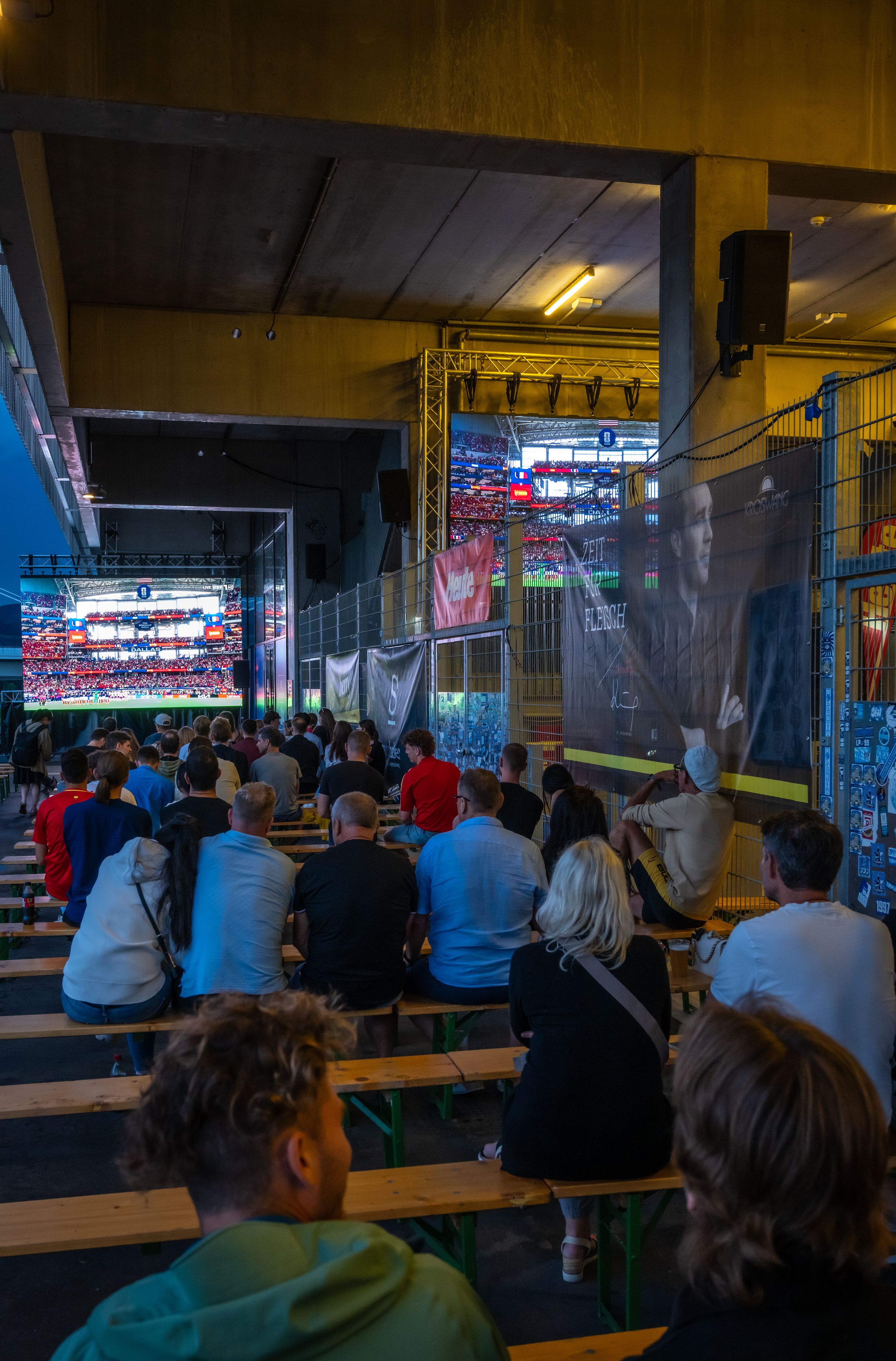 Das Match Frankreich-Spanien lockte die Fans zum Donauparkstadion.