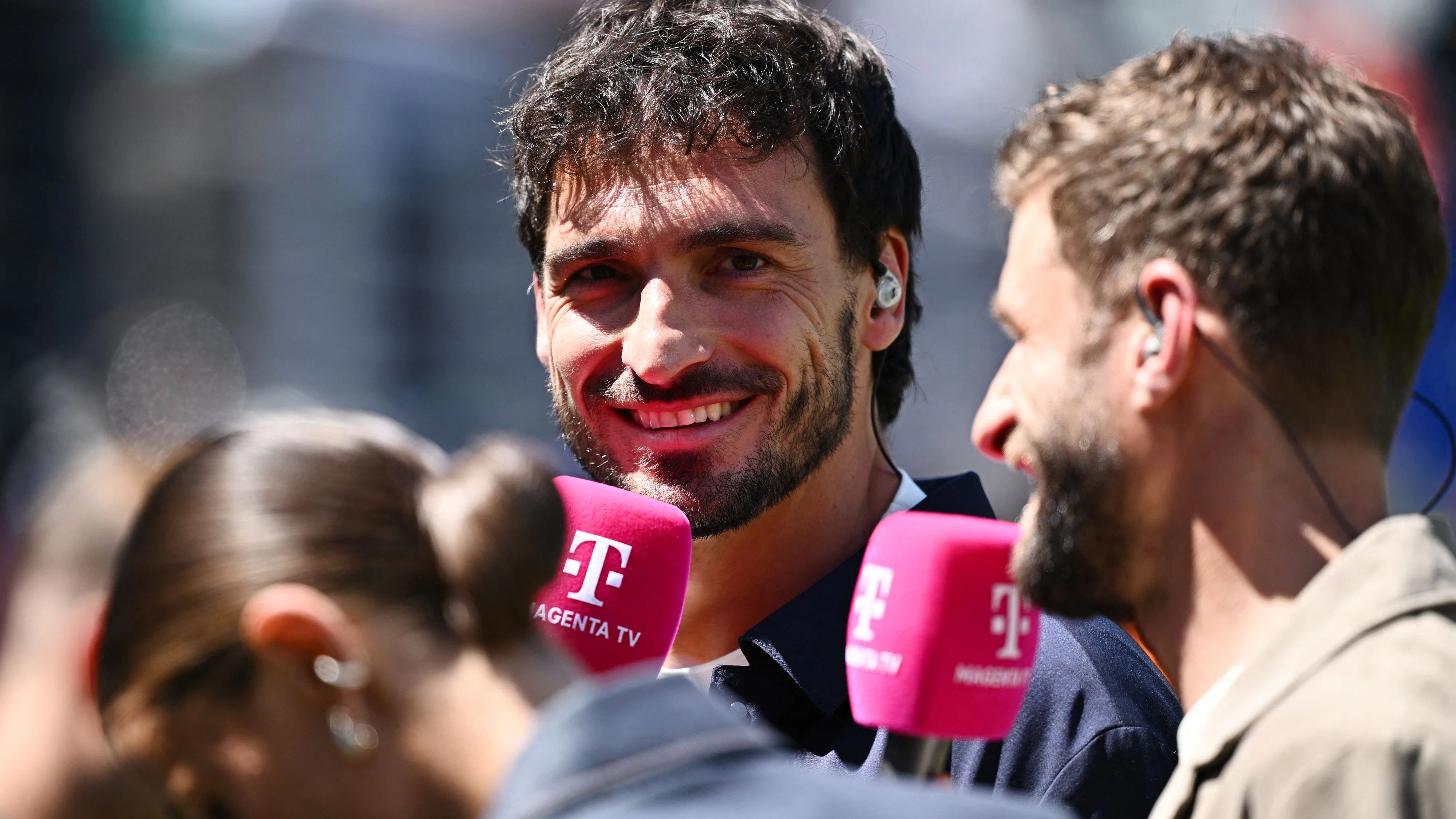 Die Magenta-Experten Mats Hummels und Thomas Müller.
