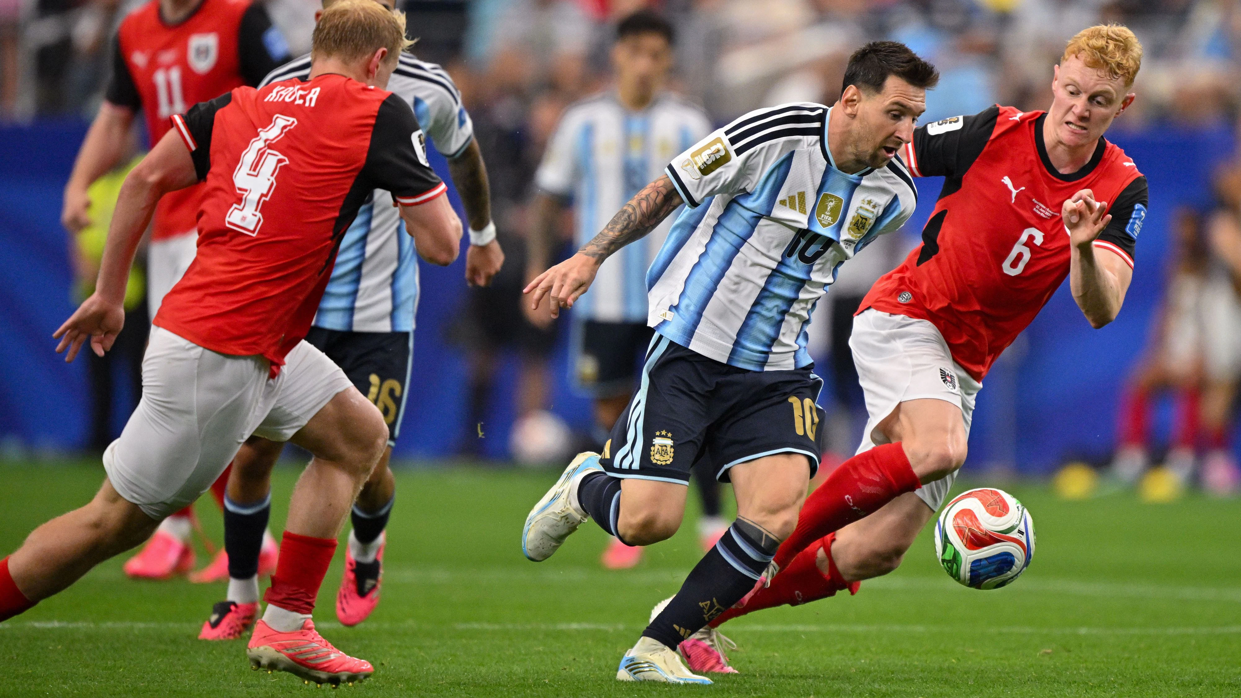 Messi enteilt der ÖFB-Abwehr