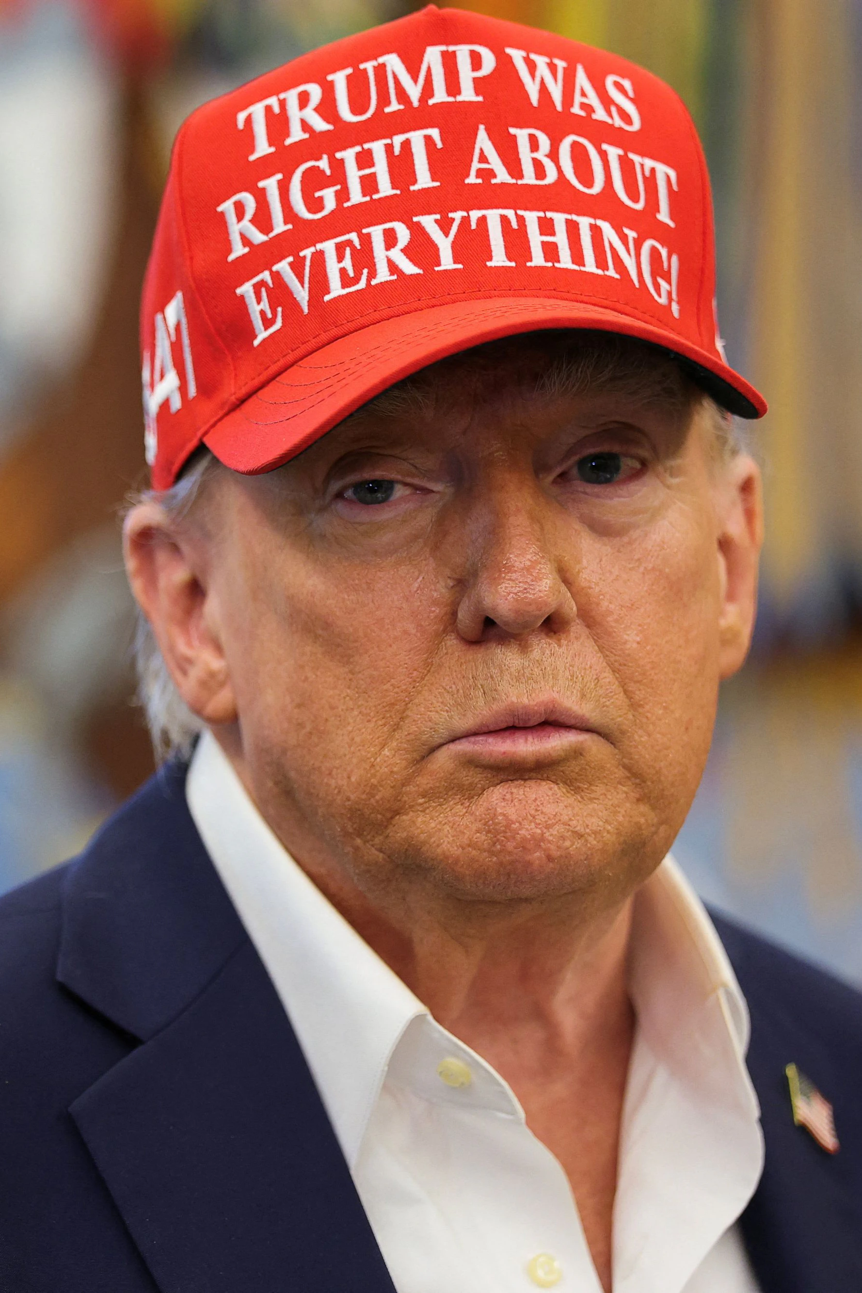 Trägt sein persönliches Glaubensbekenntnis für alle sichtbar mit sich: ein neues Buch entschlüsselt nun, wie real Donald Trumps Realitäten tatsächlich sind