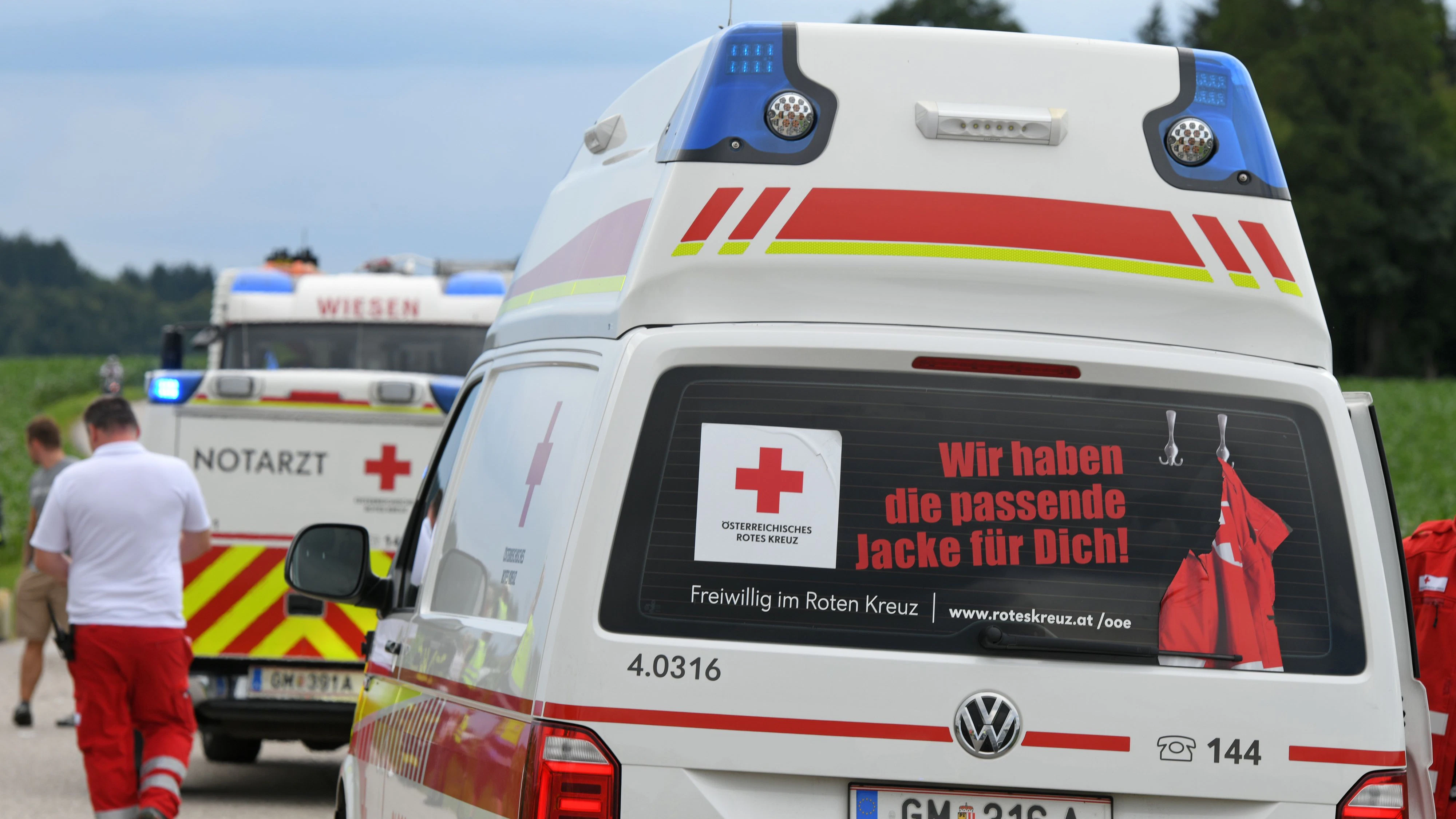 Die Einsatzkräfte waren rasch vor Ort – konnten das Leben des Mannes und seiner Tochter aber nicht mehr retten.