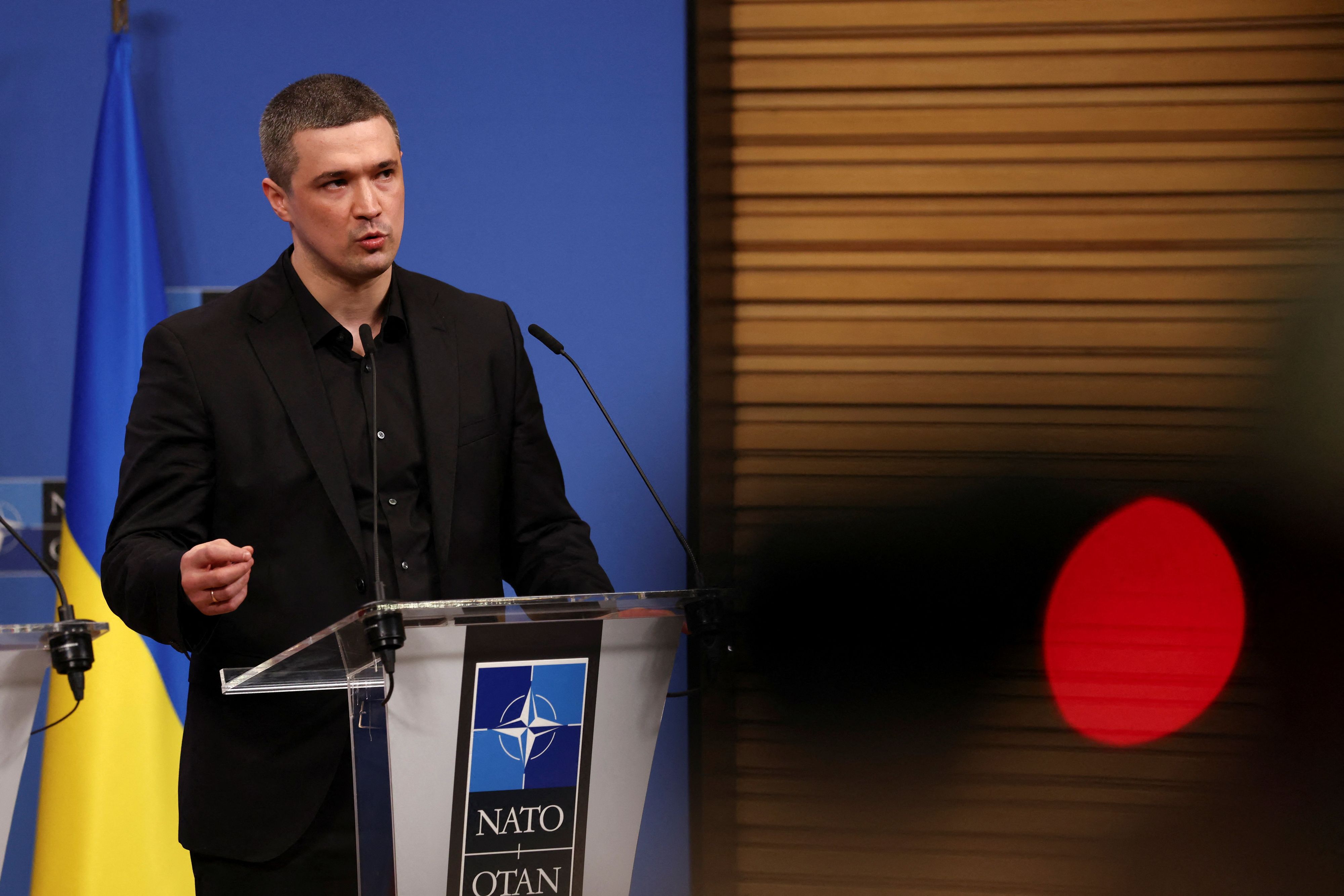 Verteidigungsminister Mychailo Fedorow tritt zurück. 