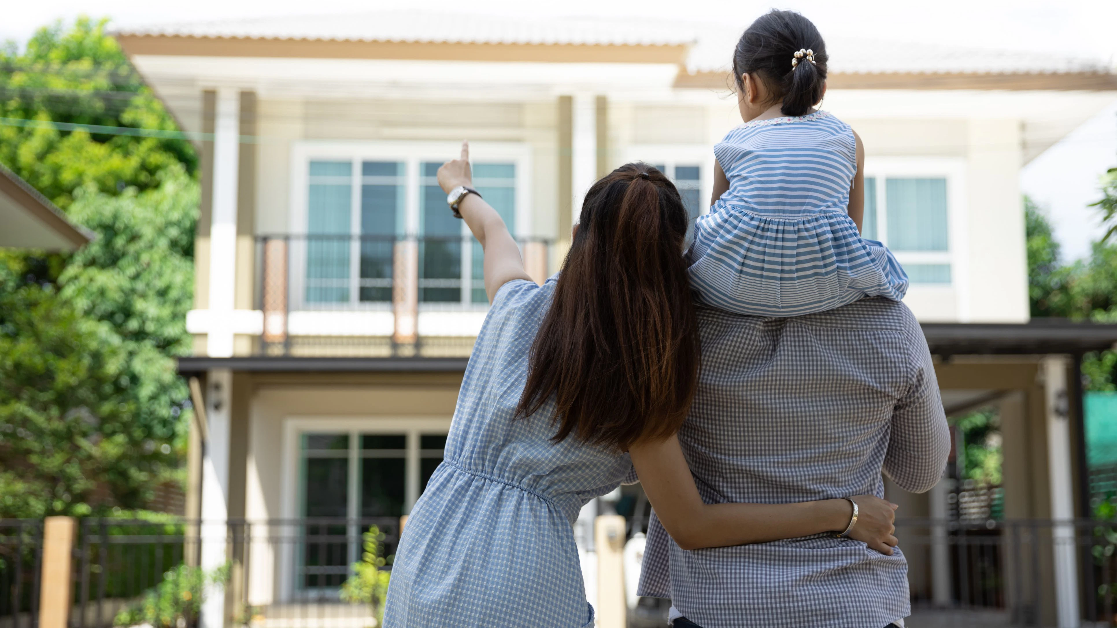 Eine Berliner Familie glaubte, ihr Glück gefunden zu haben. Doch nach der Zusage häuften sich die seltsamen Ereignisse.