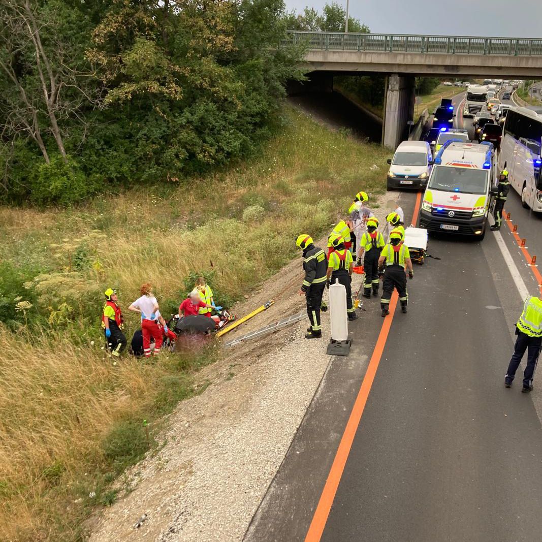 Der Motorradfahrer wurde schwer verletzt.