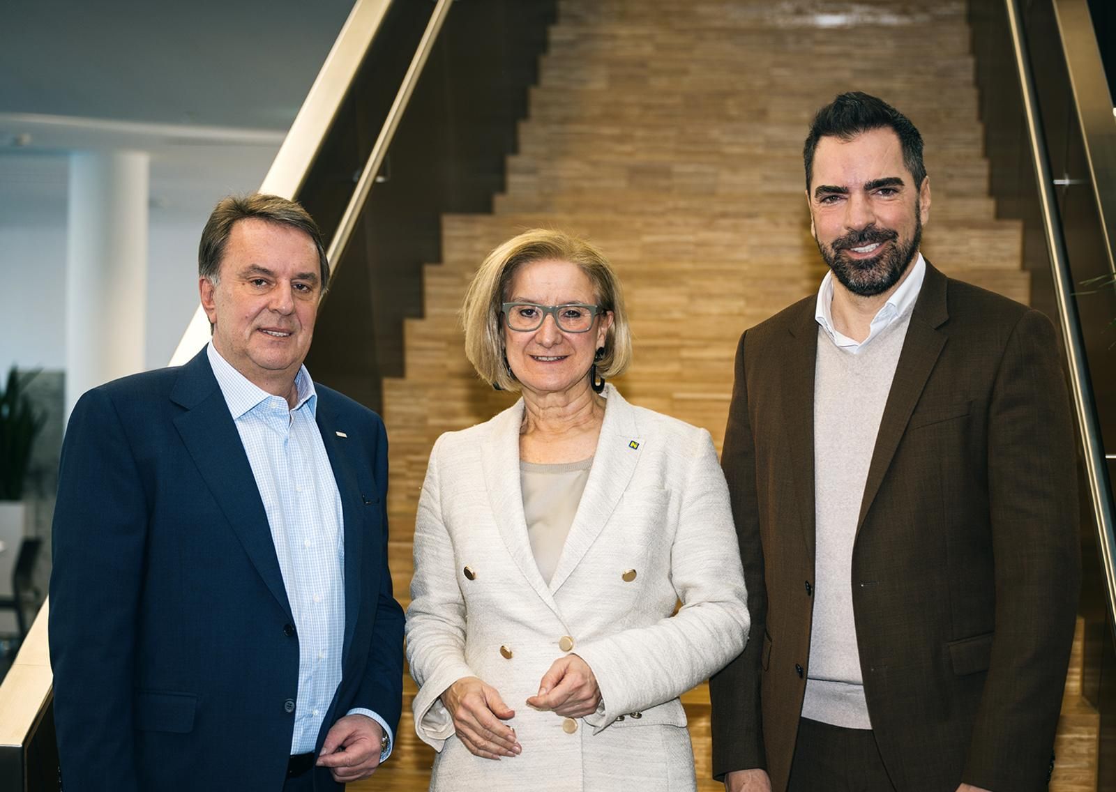 Wolfgang Ecker, Präsident der Wirtschaftskammer Niederösterreich, Niederösterreichs Landeshauptfrau, Johanna Mikl-Leitner, und Kari Ochsner, Präsident der Industriellenvereinigung NÖ
