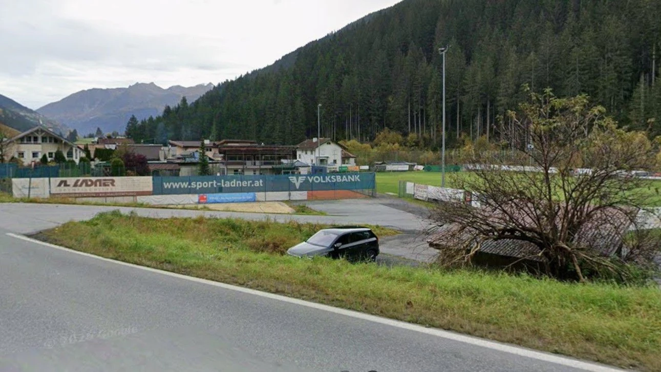Streit um diesen Sportplatz eskalierte.