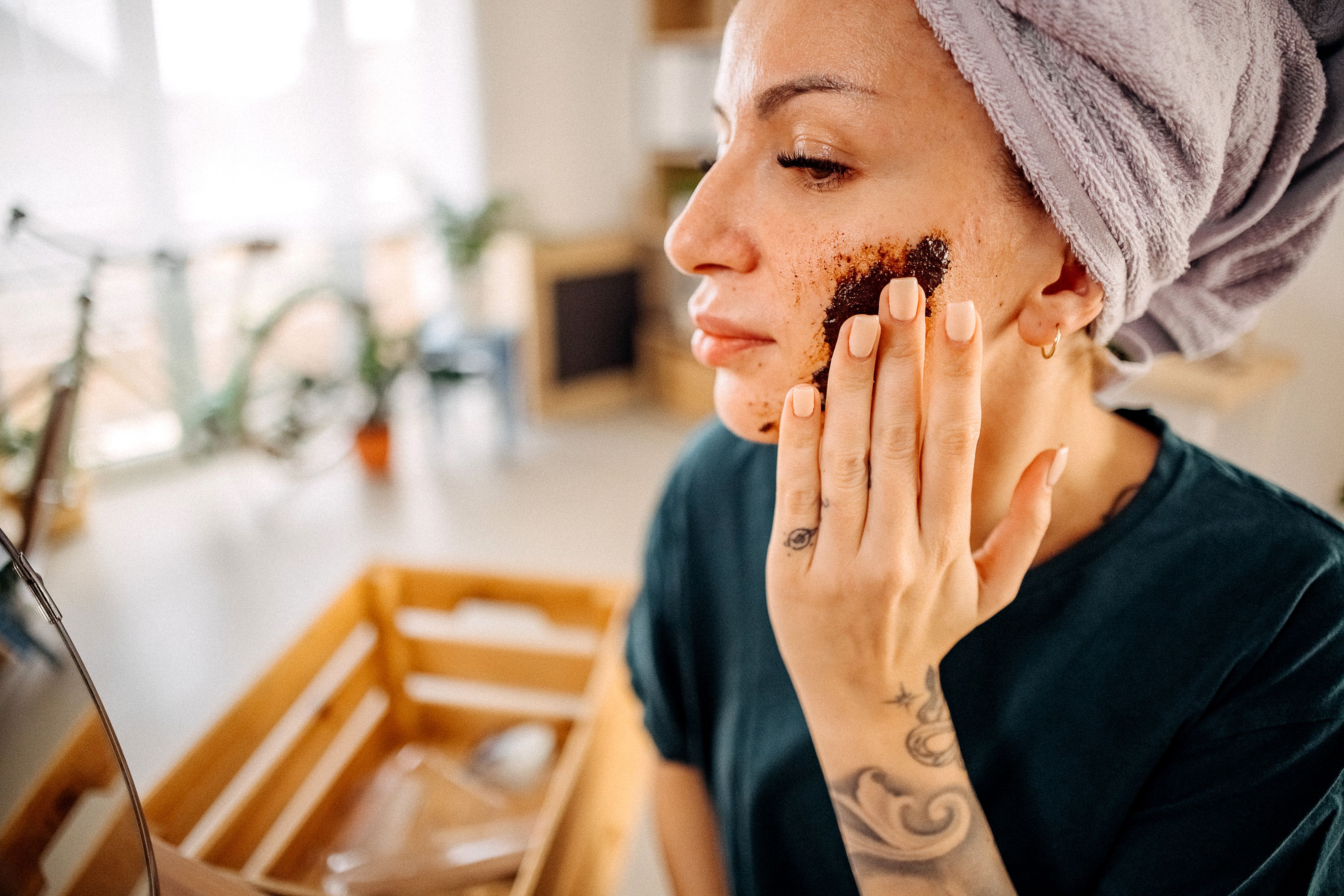 Koffein soll Haut und Haare verschönern.