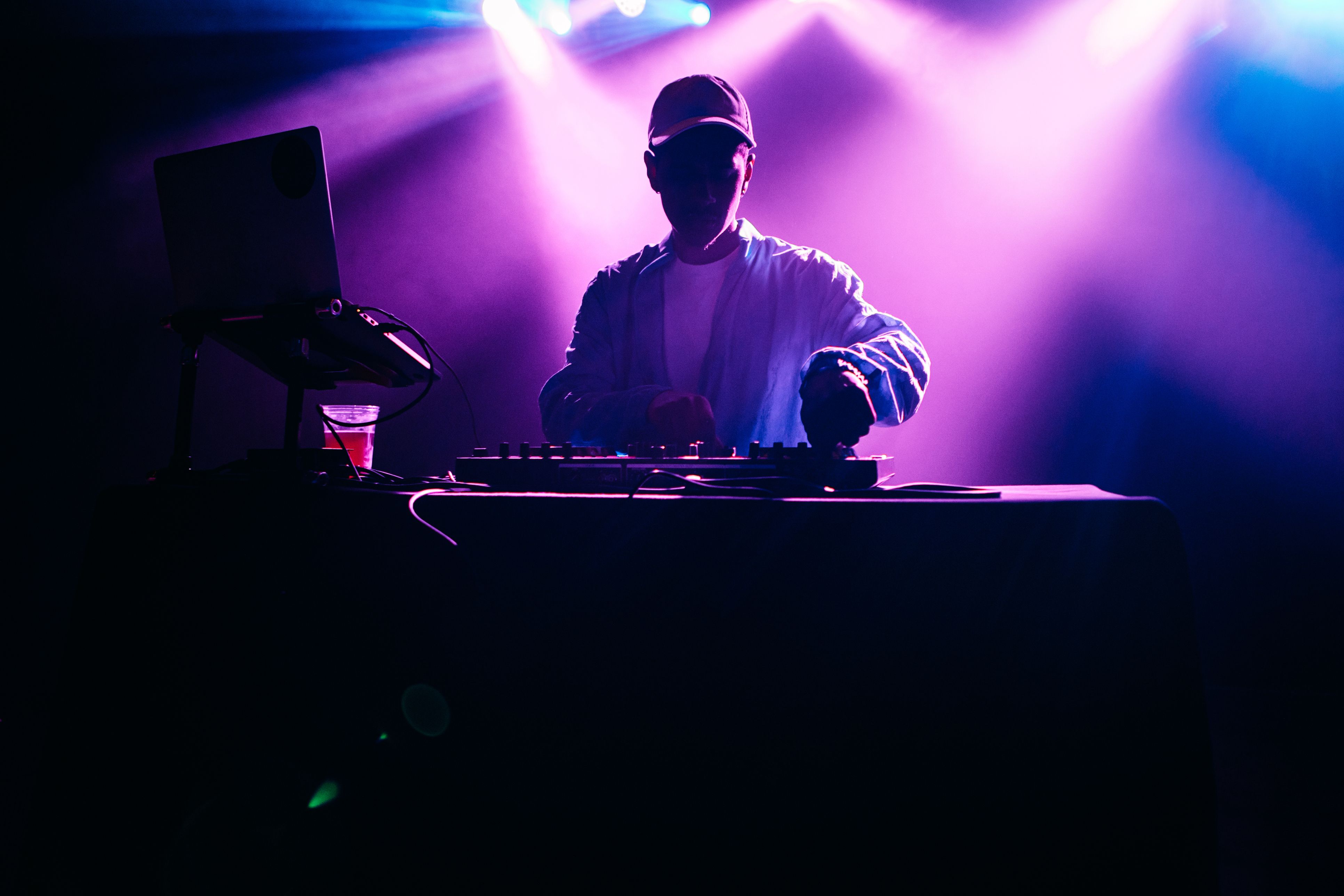 Der Club veranstaltete regelmäßig internationale DJ-Events.