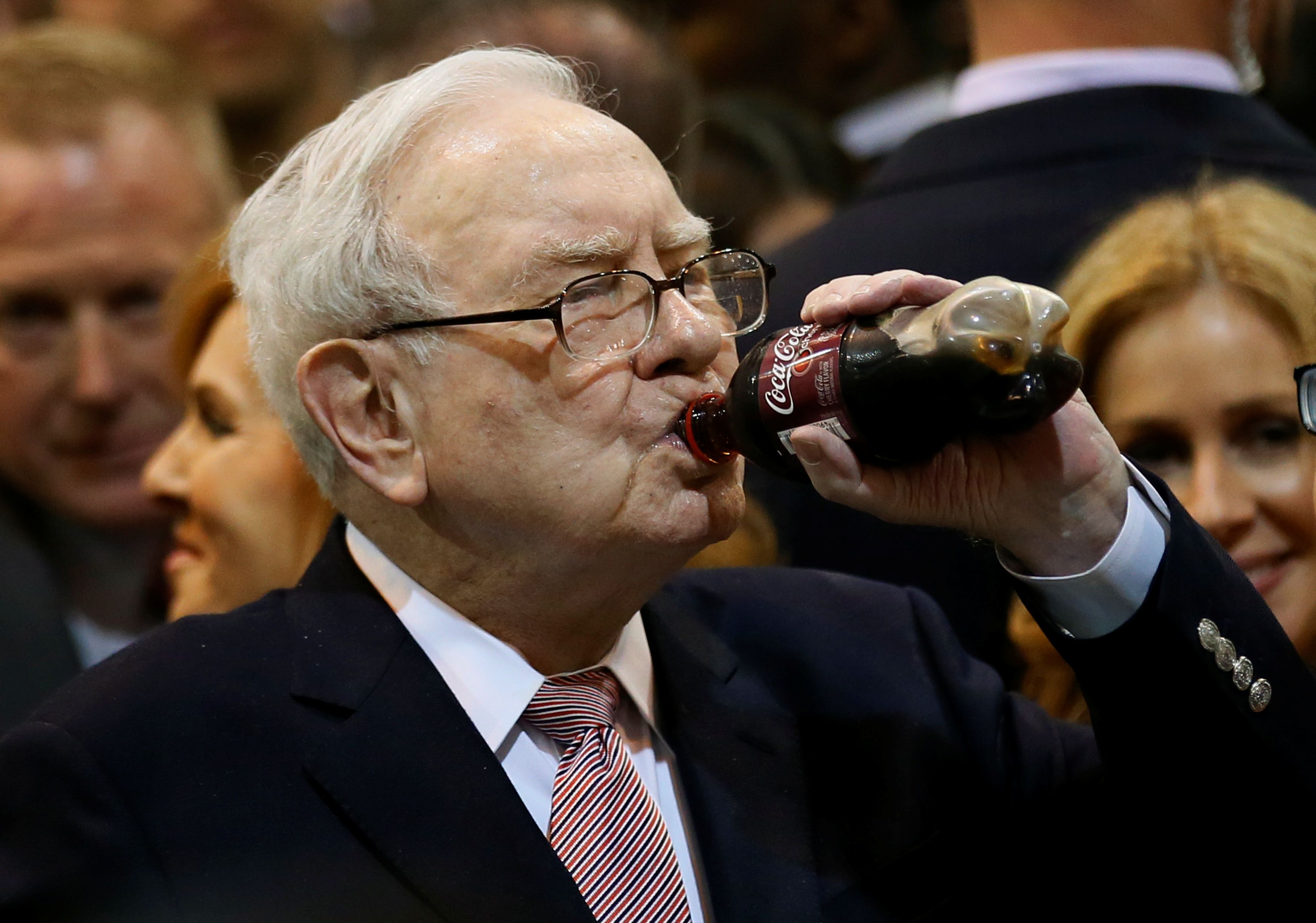 Milliardär Buffett liebt Cola und Fastfood.
