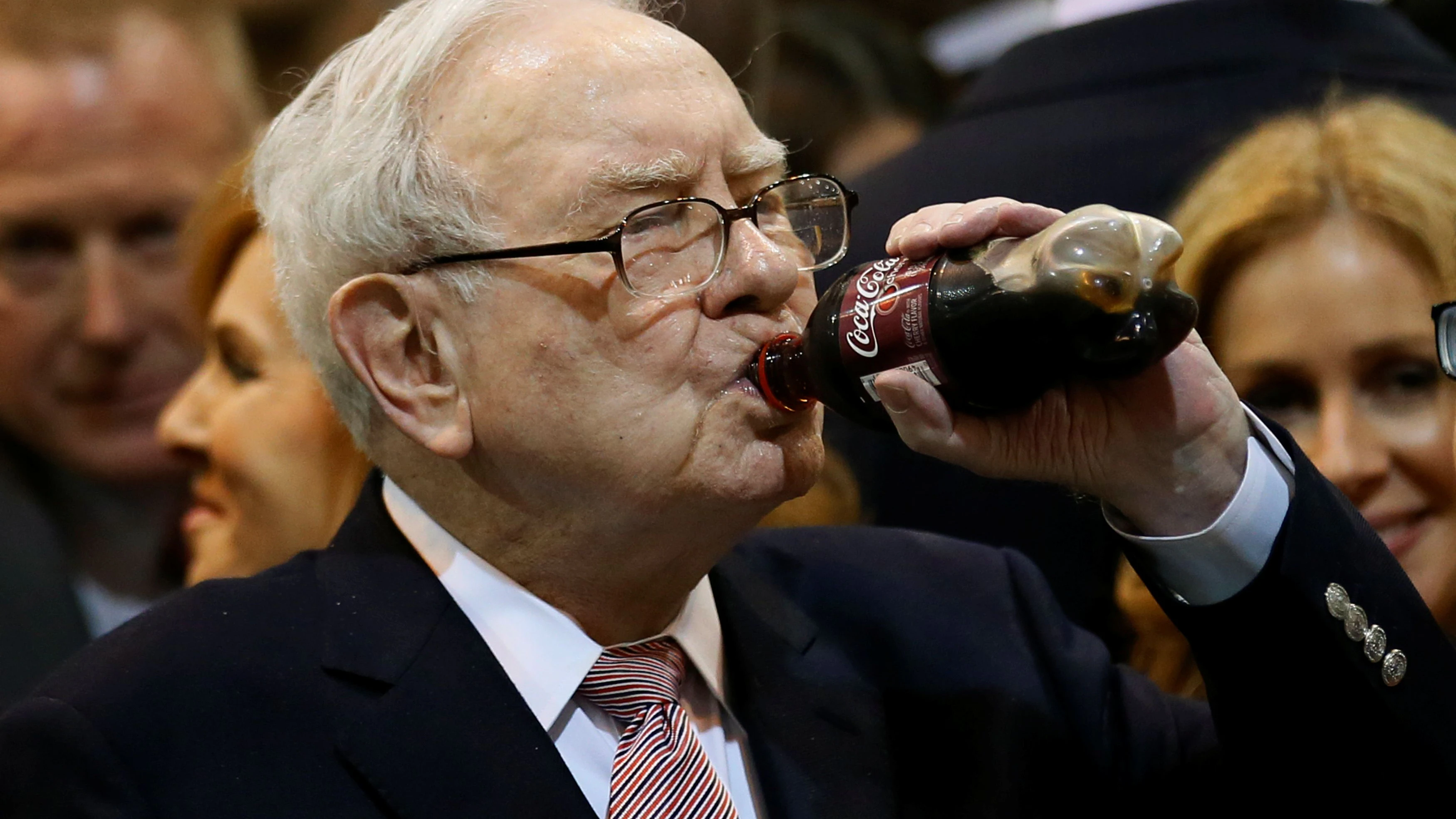 Milliardär Buffett liebt Cola und Fastfood.