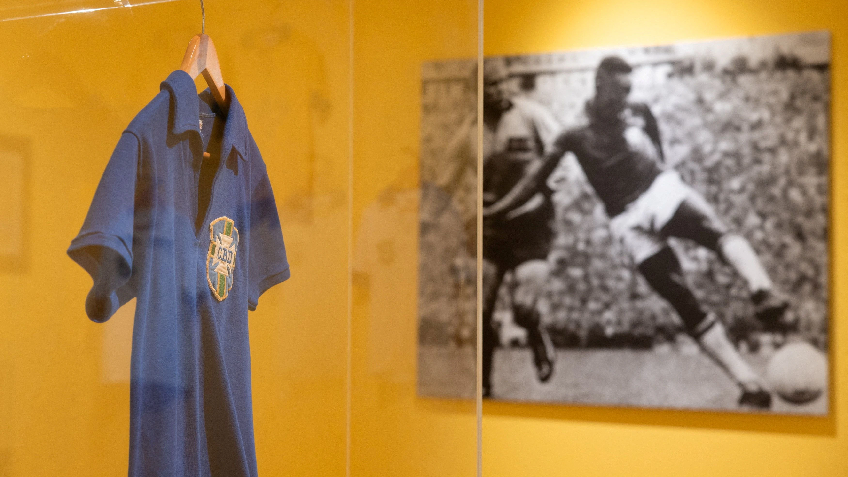 Heute.at - Pele-Trikot für 4,3 Millionen Euro versteigert