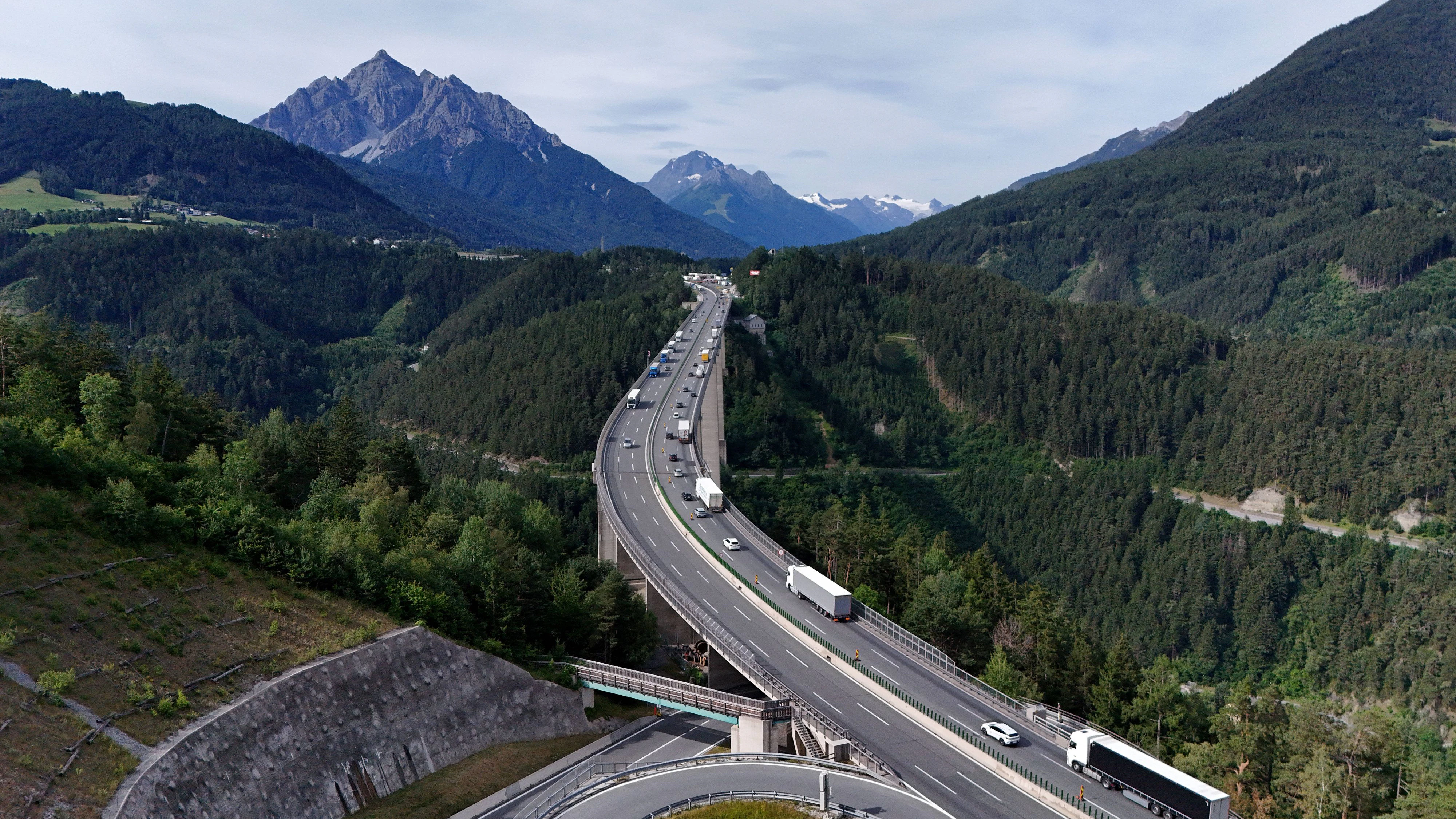 Heute.at - EU-Dämpfer für Tirol – Lkw-Fahrverbote wackeln