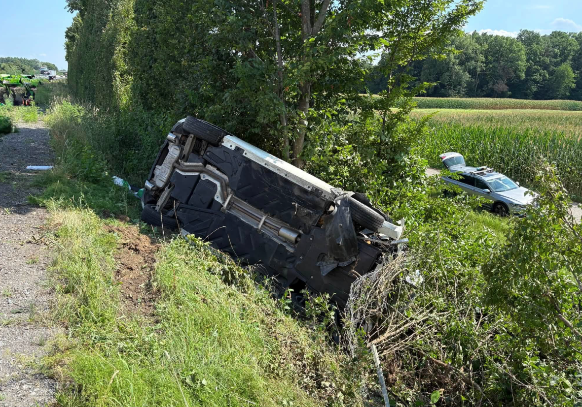 Die Pkw-Lenkerin wurde bei dem Unfall verletzt.