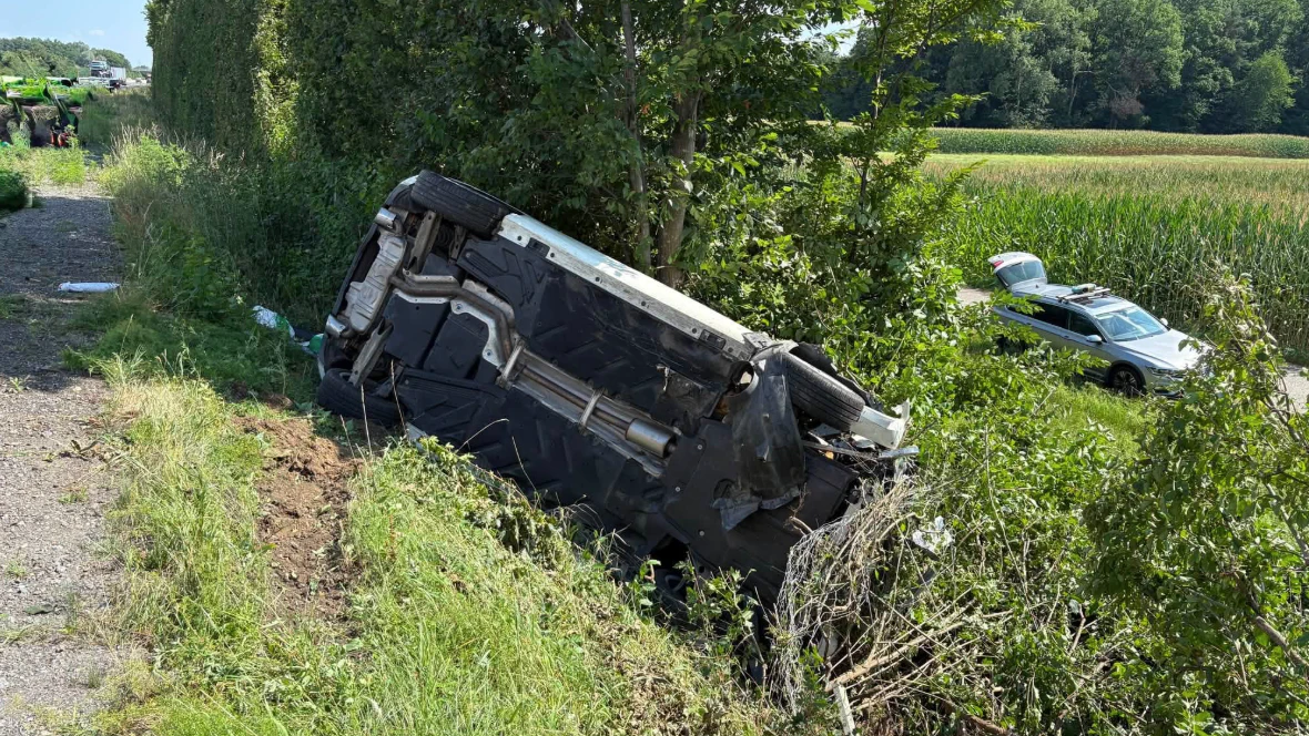 Die Pkw-Lenkerin wurde bei dem Unfall verletzt.