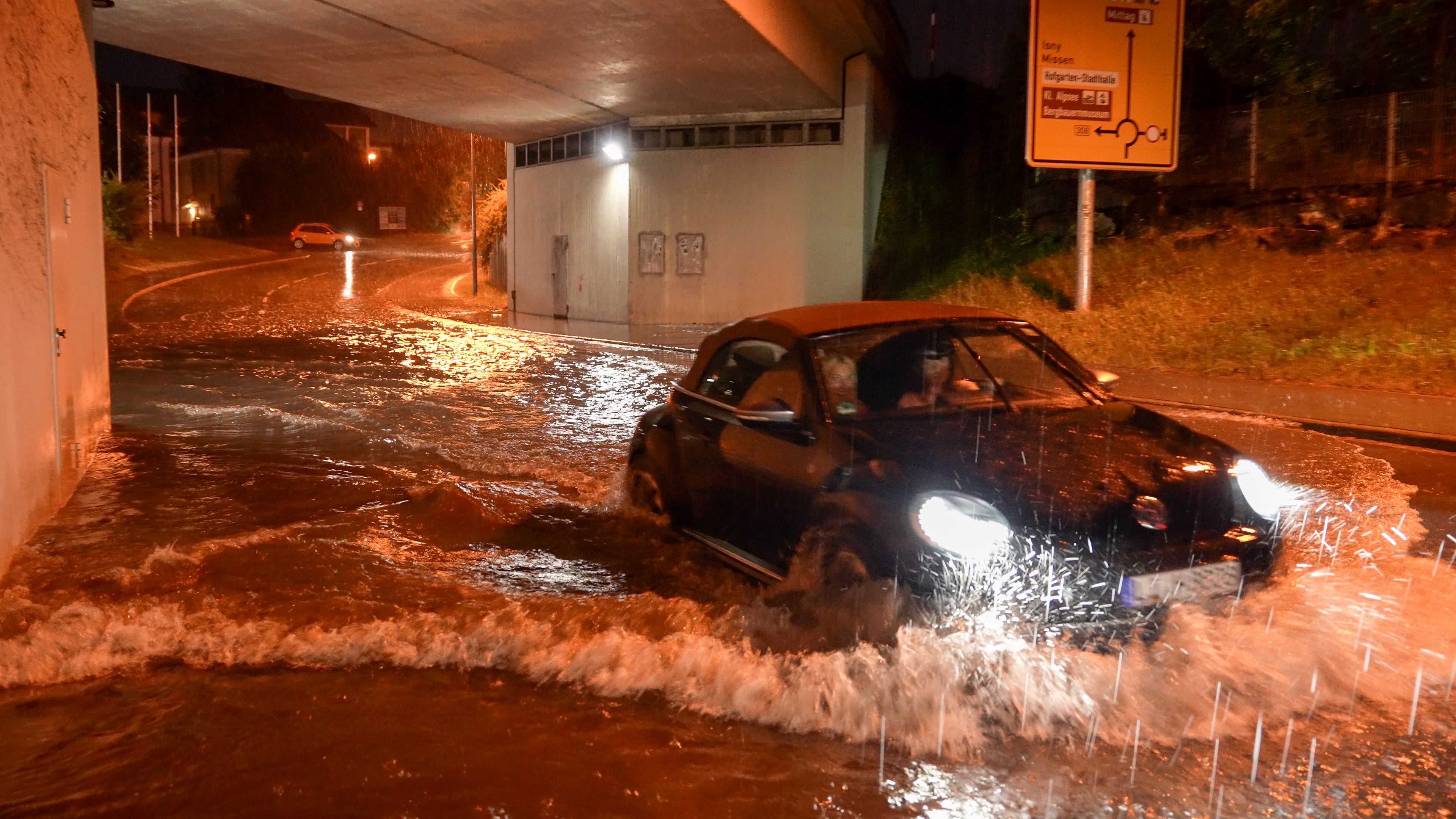 Heute.at - Starkregen-Gewitter nehmen direkt Kurs auf Österreich