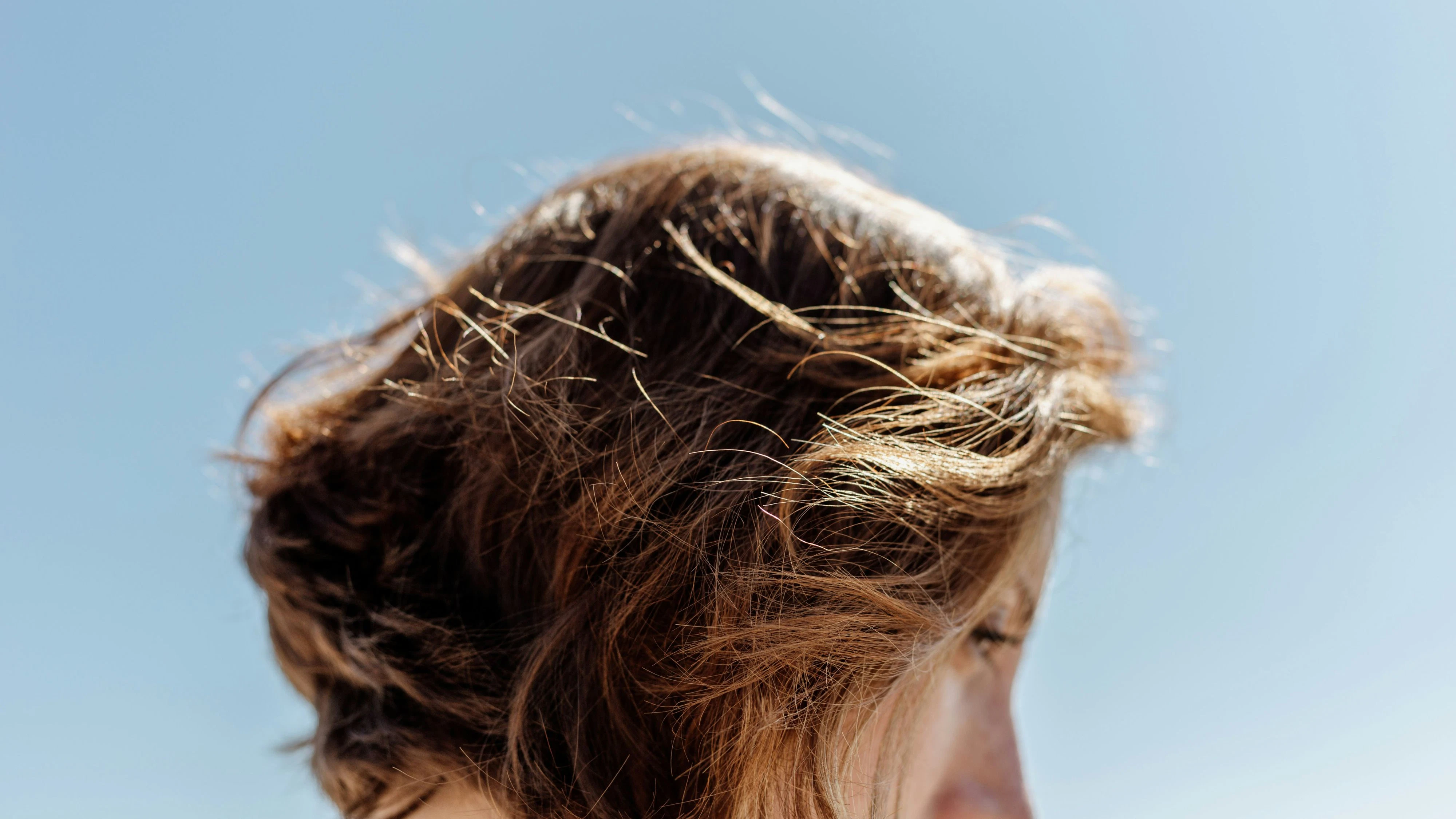 Heute.at - Mit diesen 3 Tipps schützt du deine Haare im Sommer