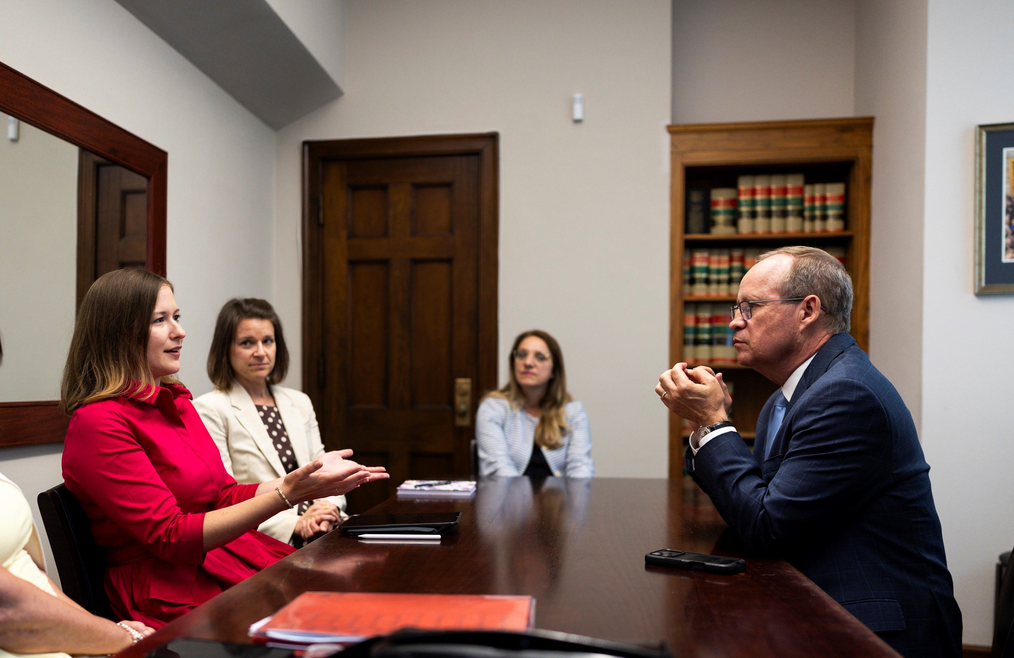 Europaministerin Claudia Bauer (ÖVP) hat bei ihrem Staatsbesuch in Washington im US-Kongress Gespräche mit Abgeordneten der demokratischen und republikanischen Parteien geführt.