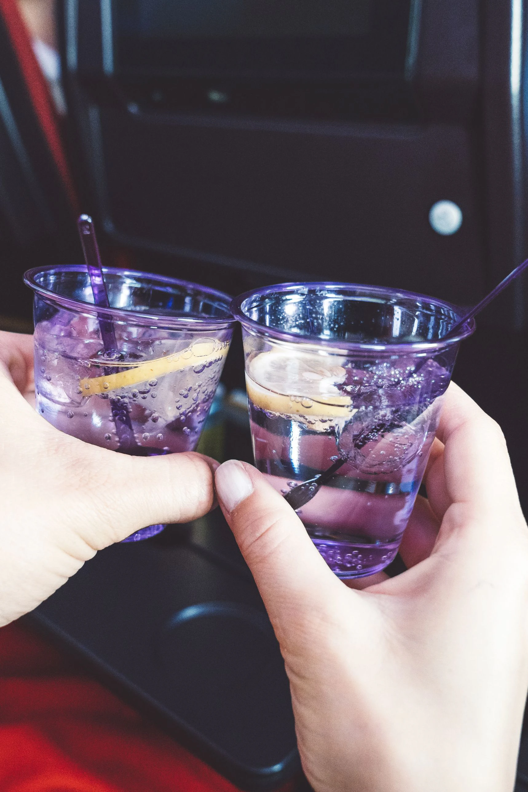 Party an Bord! Verbindungen zu Locations wie Ibiza oder einigen griechischen Inseln gelten bei vielen Airlines mittlerweile als Hochrisikoflüge