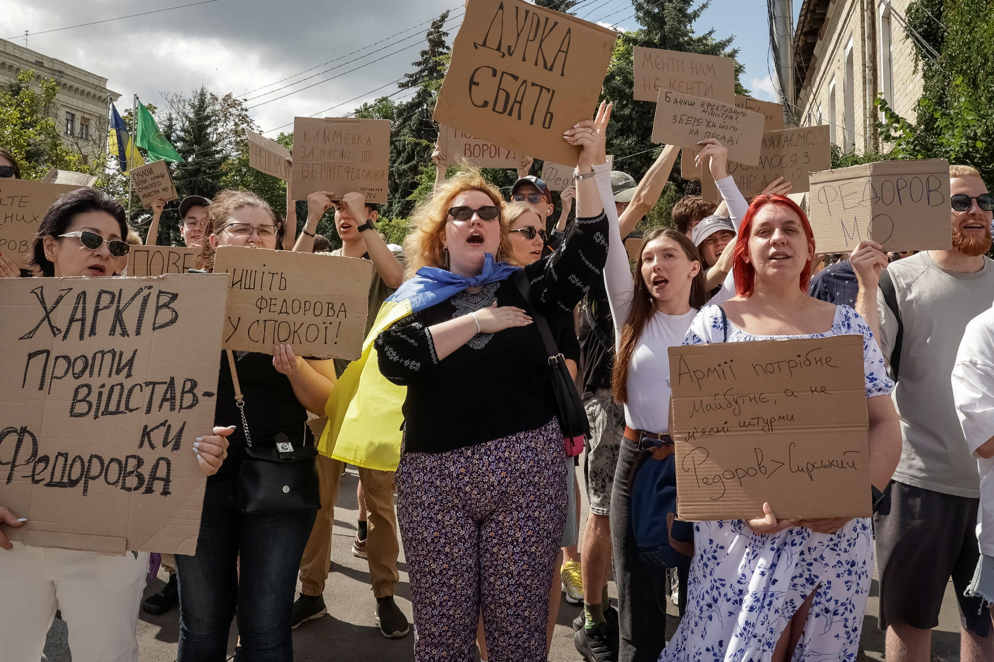 Nachdem Fedorows Entlassung bekannt geworden war, kam es in der Ukraine zu spontanen Protestkundgebungen von Bürgern