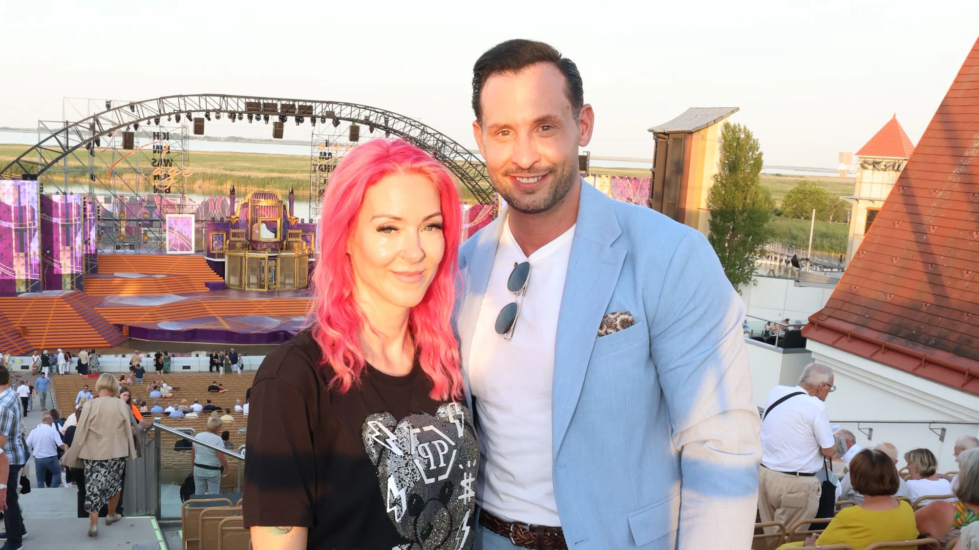 Simone Lugner mit neuer Haarfarbe und Christopher Dengg