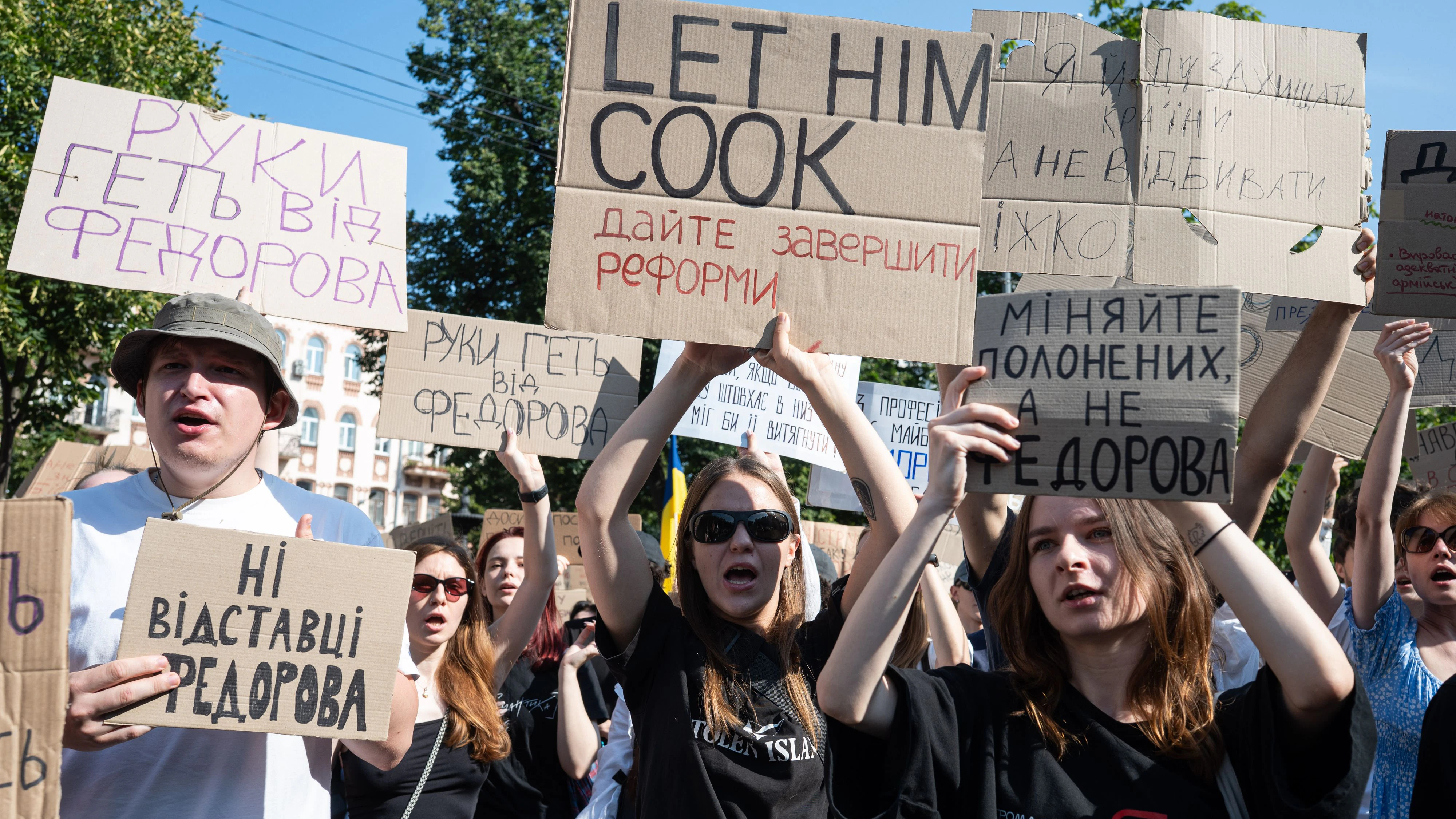Die Ukrainer demonstrierten gegen die Entscheidung Selenskyjs.