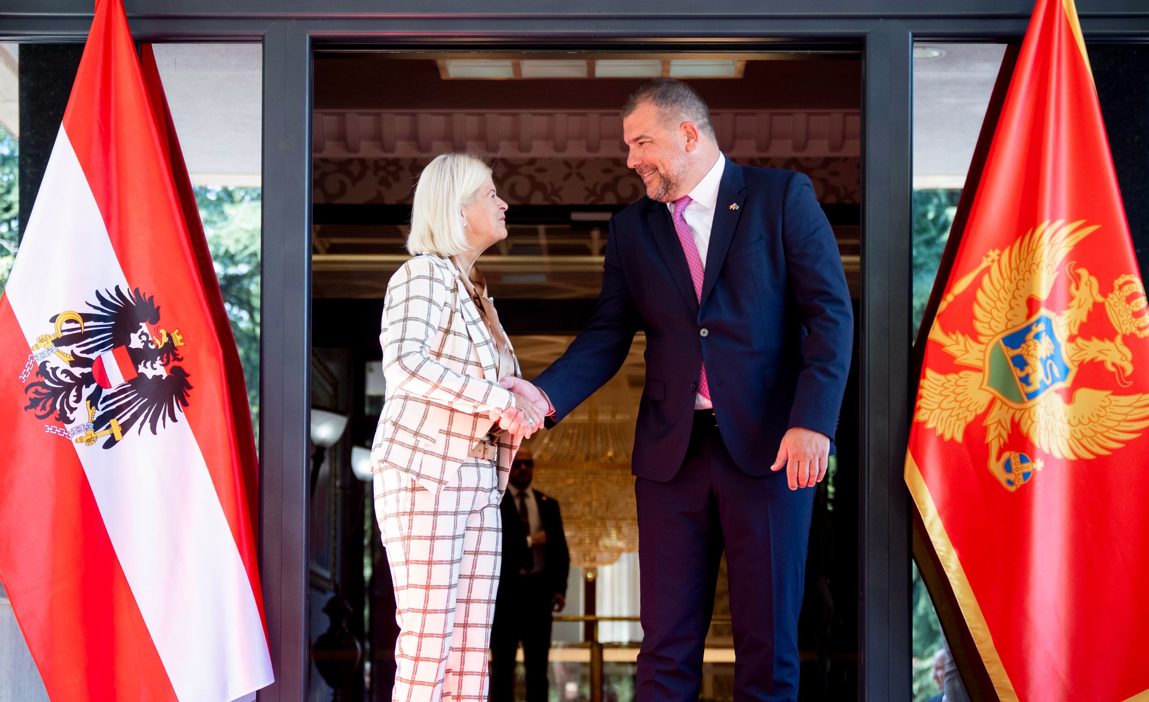 Verteidigungsministerin Klaudia Tanner traf ihren Amtskollegen Dragan Krapović in Montenegro