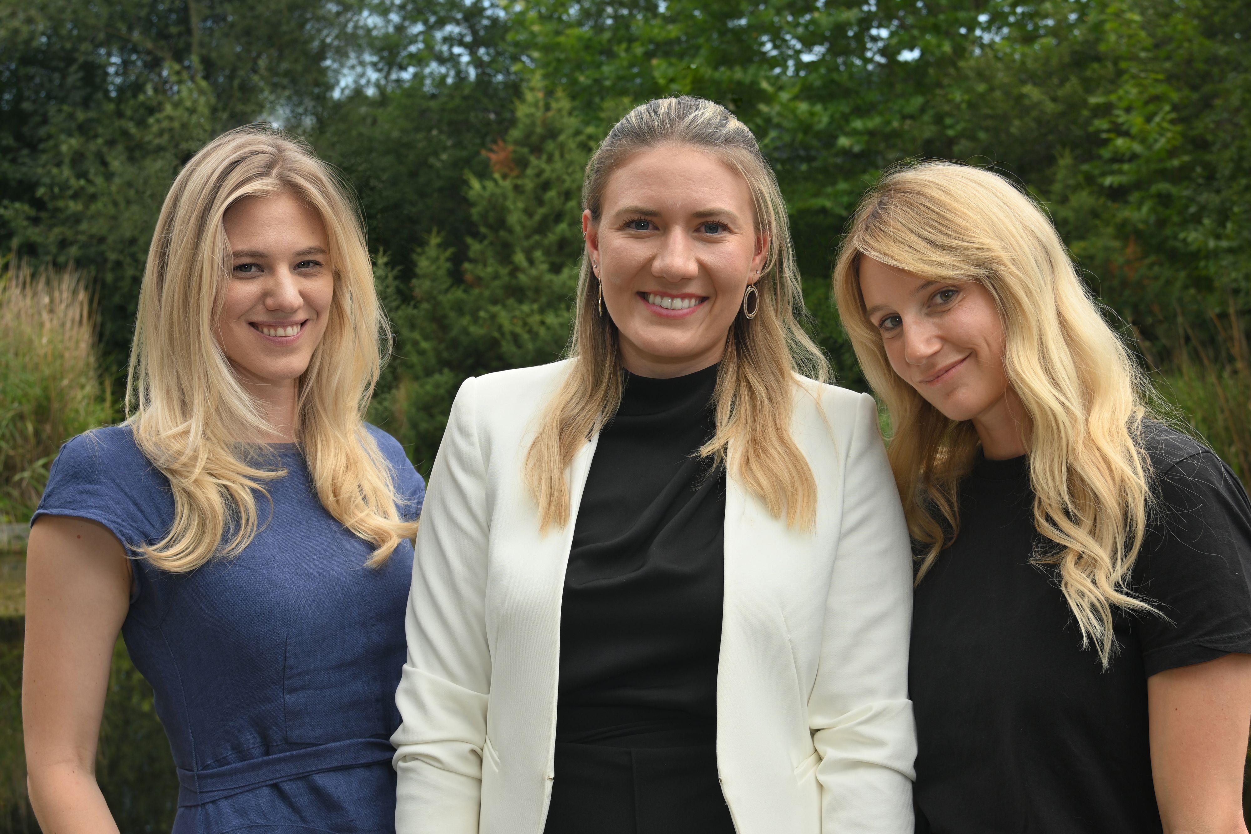 Larissa Marolt mit Michaela Riedl (Head of Marketing für Jacques Lemans und Hotel 