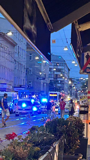 Messerattacke Wien-Favoriten: Nach blutiger Auseinandersetzung sorgen Opfer im Spital für Tumult. Ermittlungen laufen auf Hochtouren.