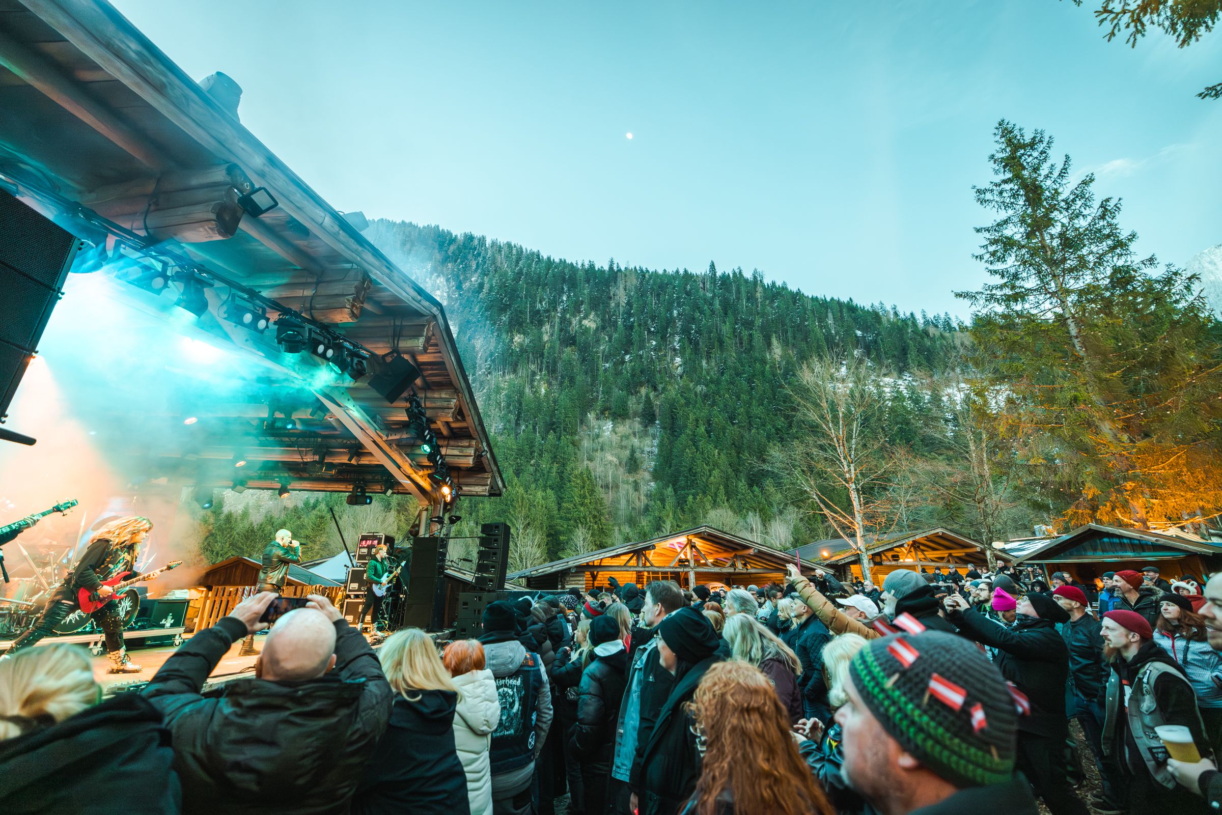 Die Forest Stage macht ihrem Namen alle Ehre: <strong>Induction</strong> beim Full Metal Mayrhofen 2026