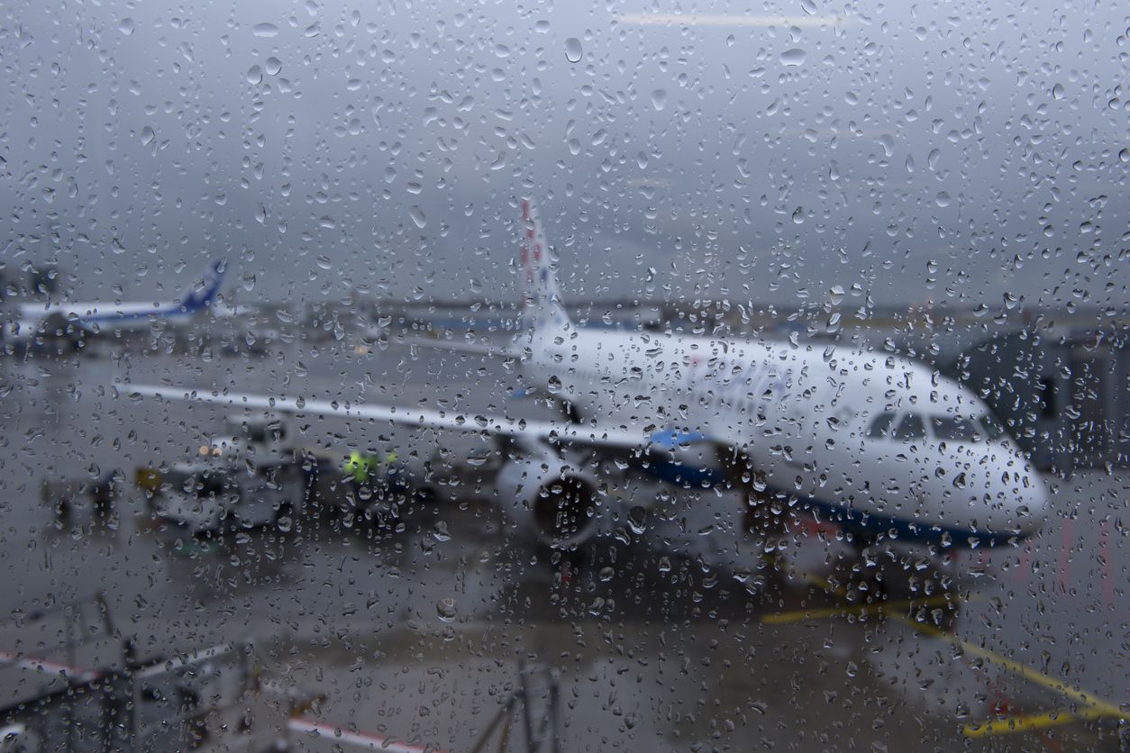 Heute.at - Shutdown bei Gewitter – Fluggäste sitzen fest