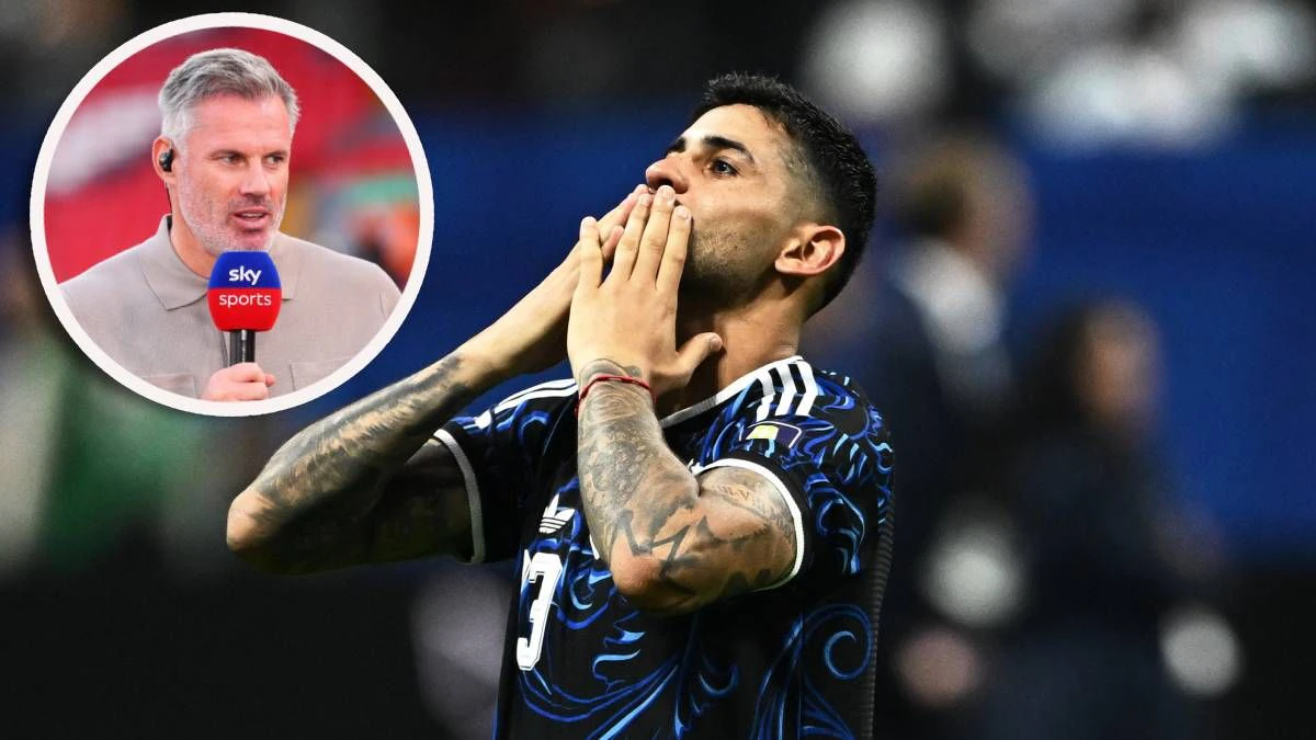 Gary Neville legt noch einmal gegen Argentiniens Cristian Romero nach. 