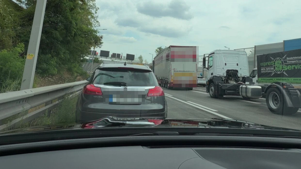 Nach LKW-Crash vor Wien – Autofahrer sitzen auf S1 fest