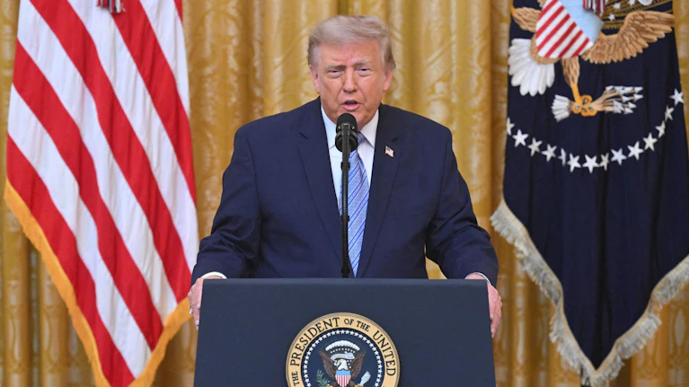 Trump Media, eine Firma des US-Präsidenten, will Wertpapierhändlern schnelleren Zugriff auf Social-Media-Beiträge des mächtigsten Mannes der Welt gewähren – gegen Bezahlung. Nie zuvor hat ein Präsident Insiderwissen und Privatgeschäfte derart vermischt.